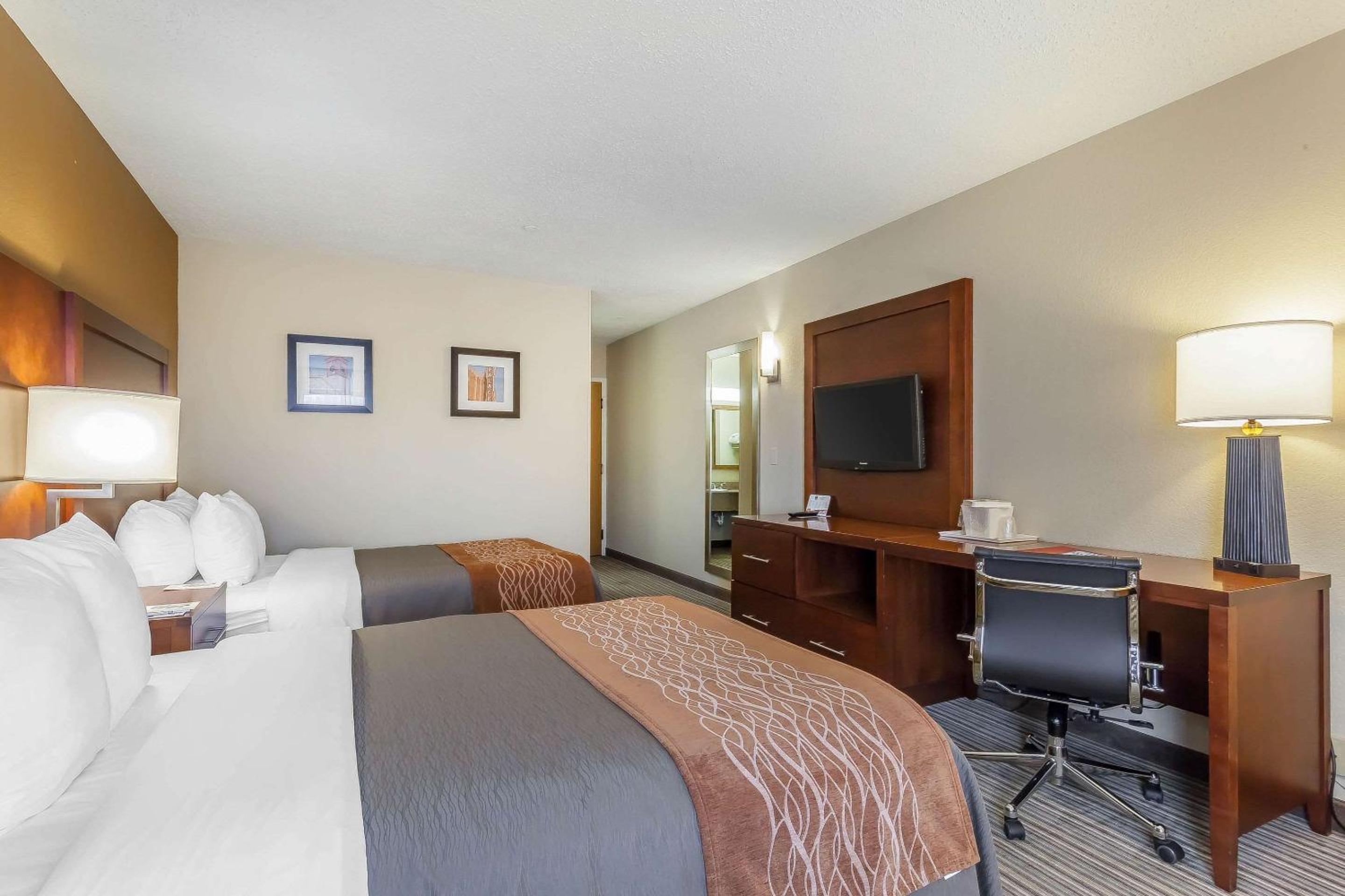 Double Room with Two Double Beds - Non-Smoking - Photo 2
