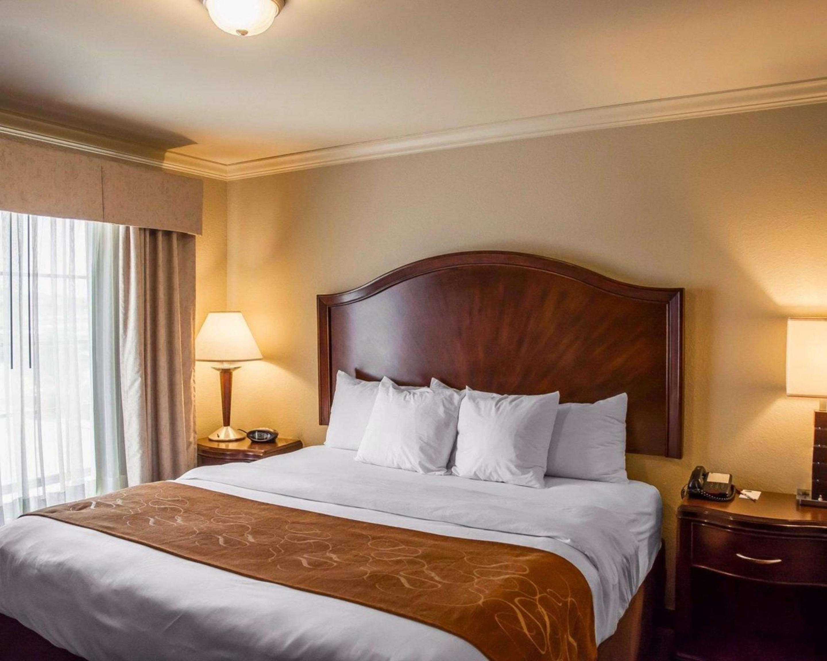Queen Suite - Disability Access/Non-Smoking photo 2