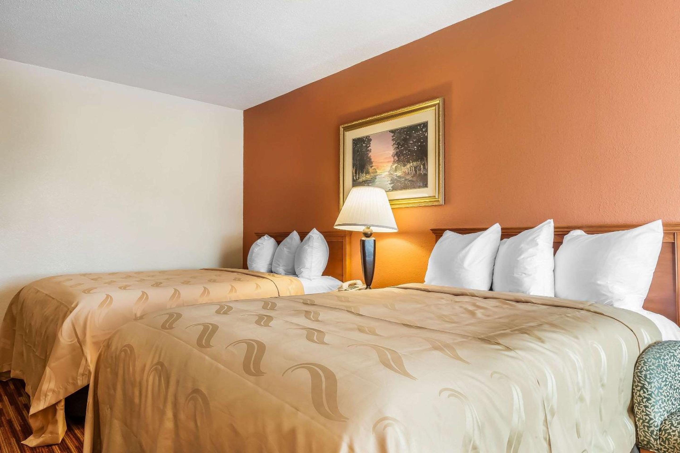 Double Room with Two Double Beds - Smoking - Photo 1