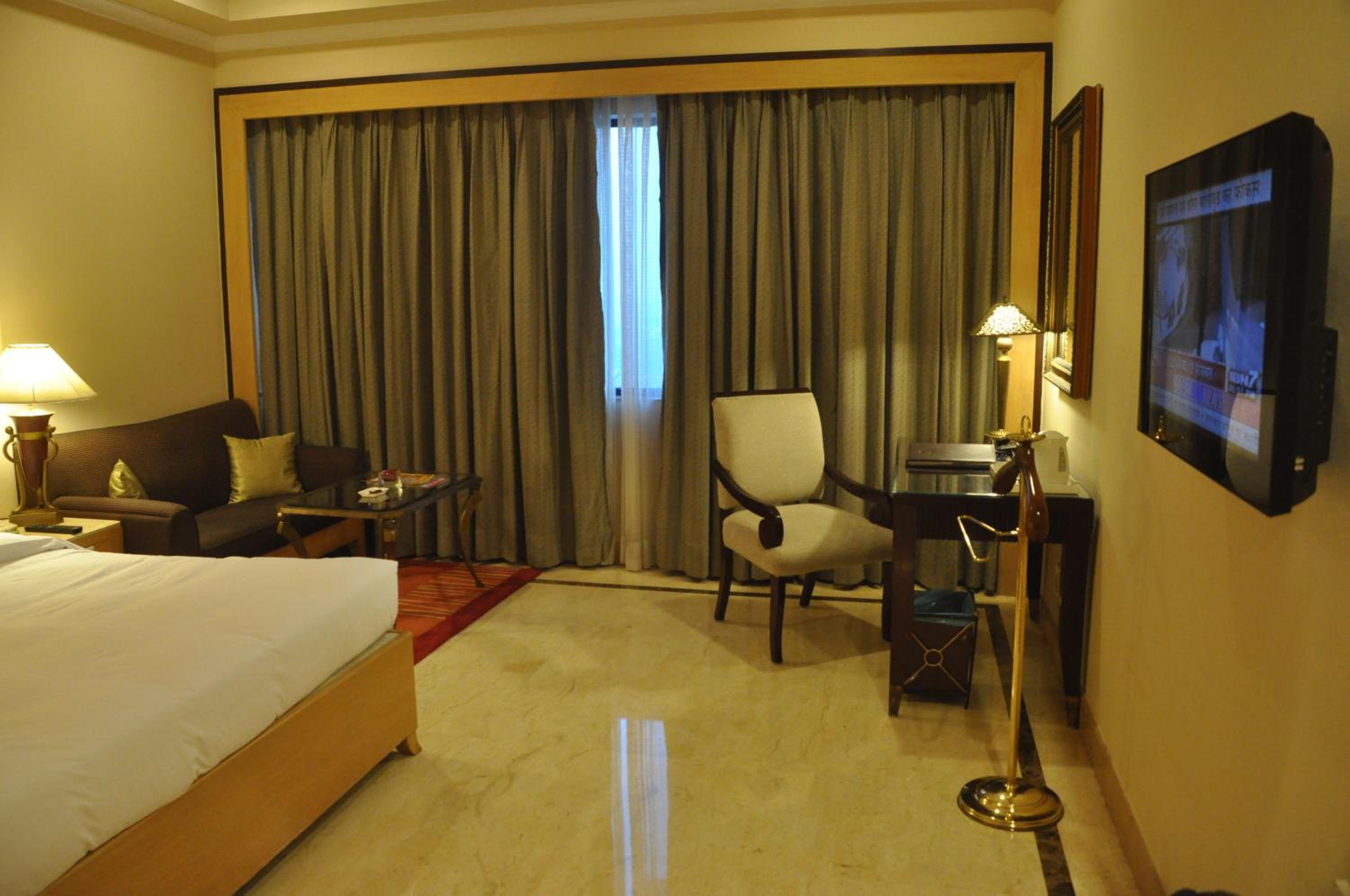 Deluxe Room - Photo 10
