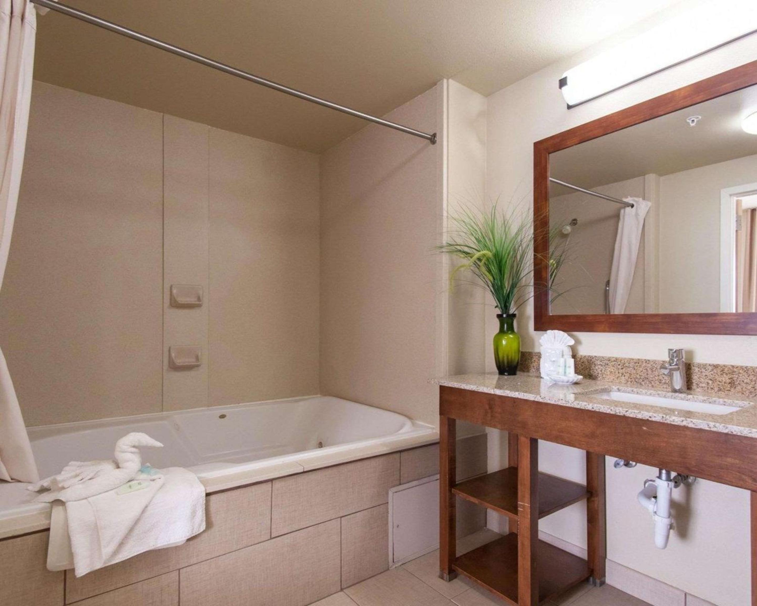 Standard King Suite - Photo 2