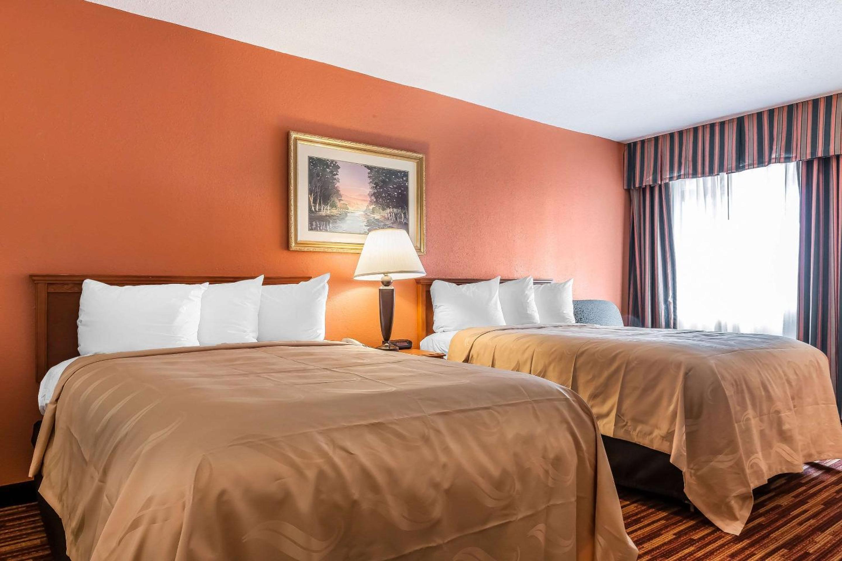 Double Room with Two Double Beds - Smoking - Photo 2
