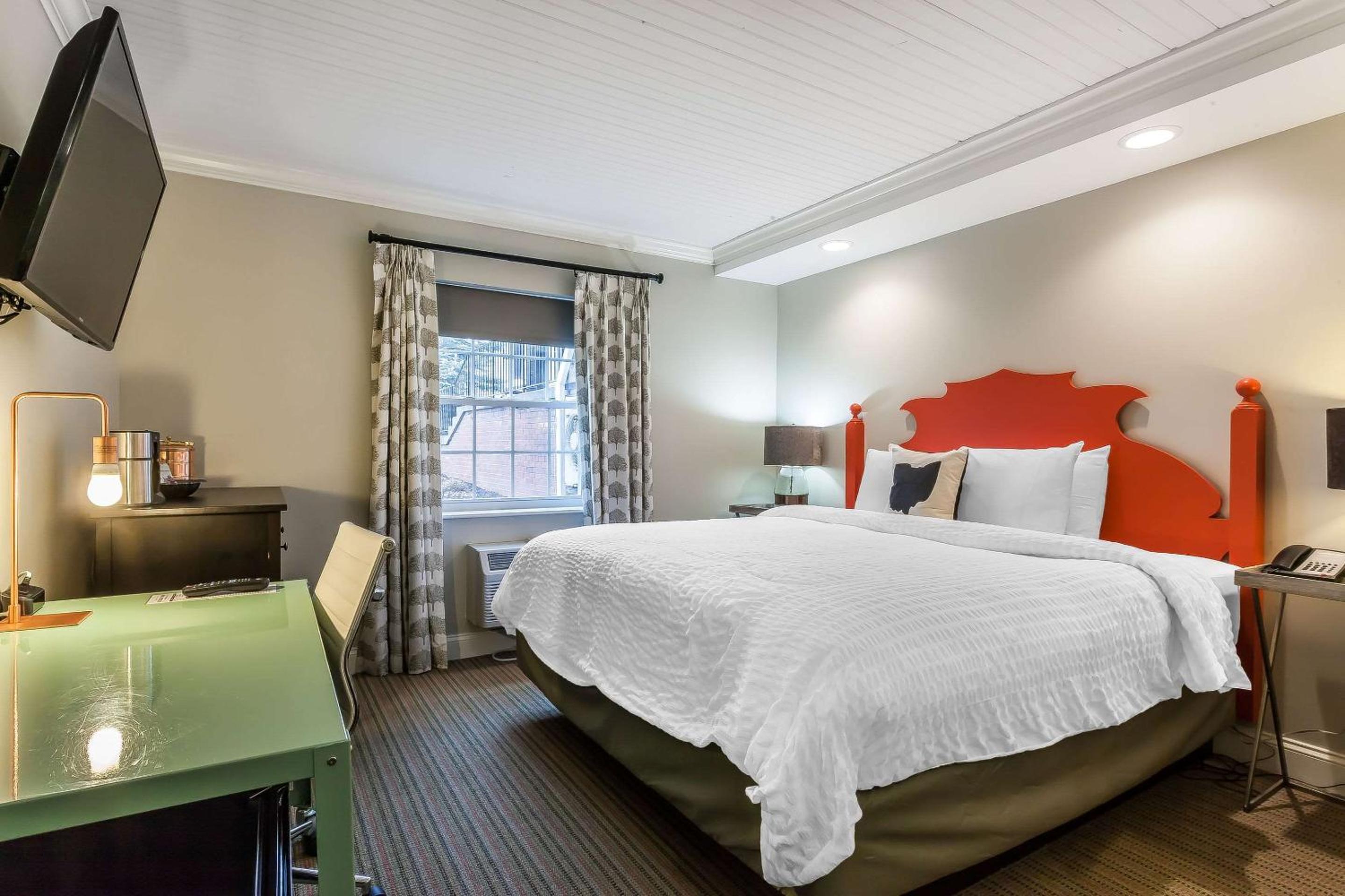 Deluxe King Room - Photo 3