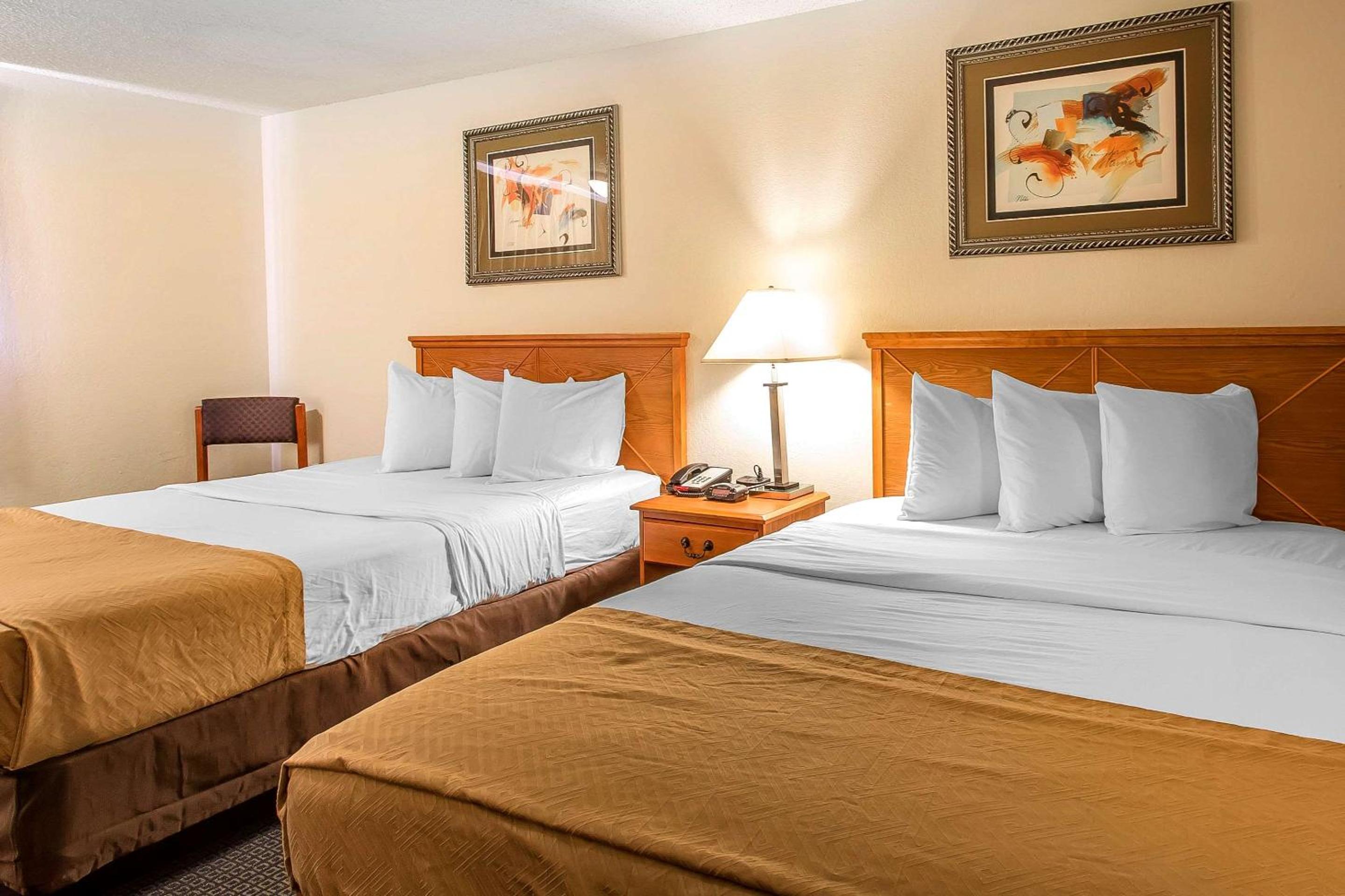 Queen Room with Two Queen Beds - Non-Smoking - Photo 1
