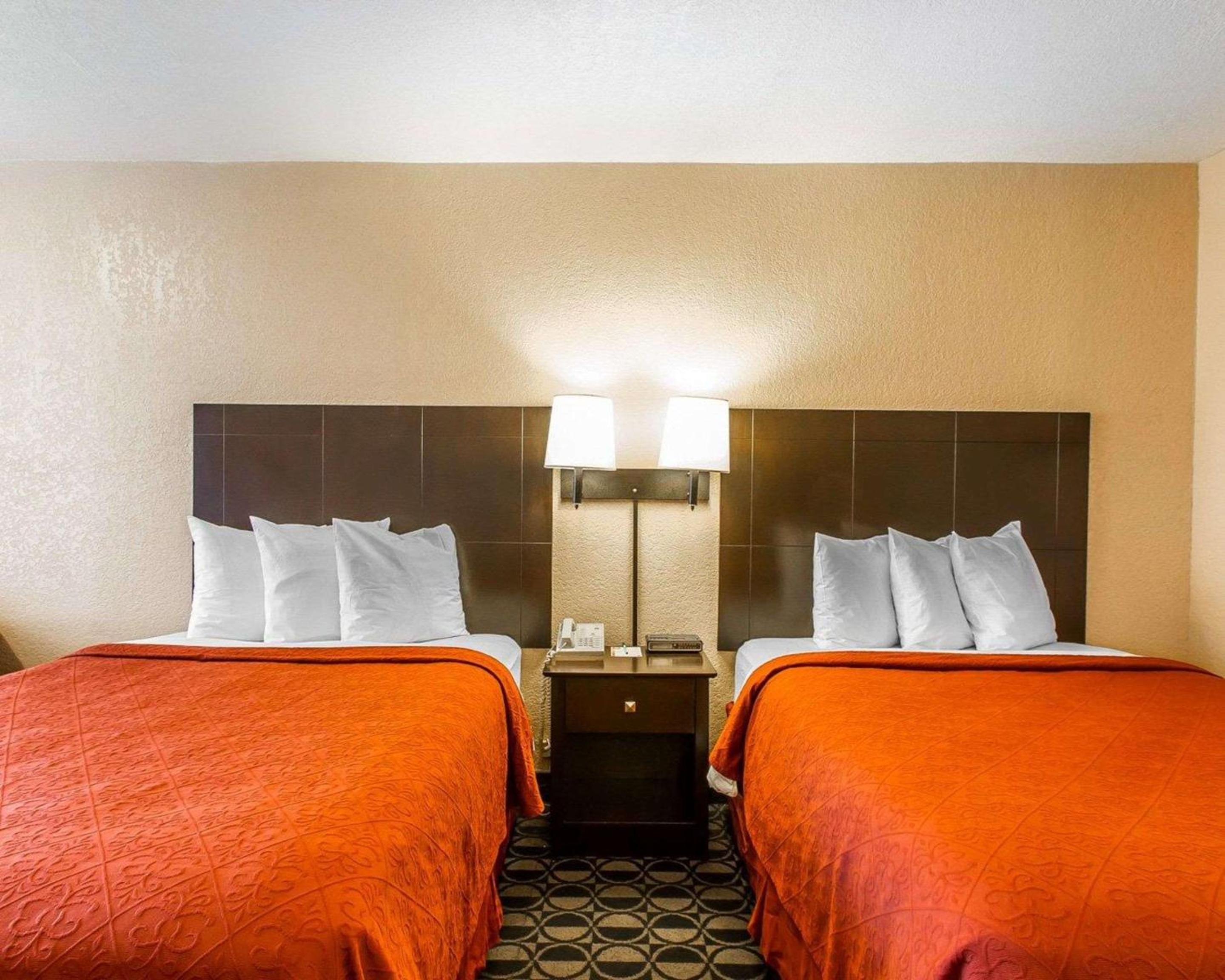 Double Room With Two Double Beds - Smoking photo 1