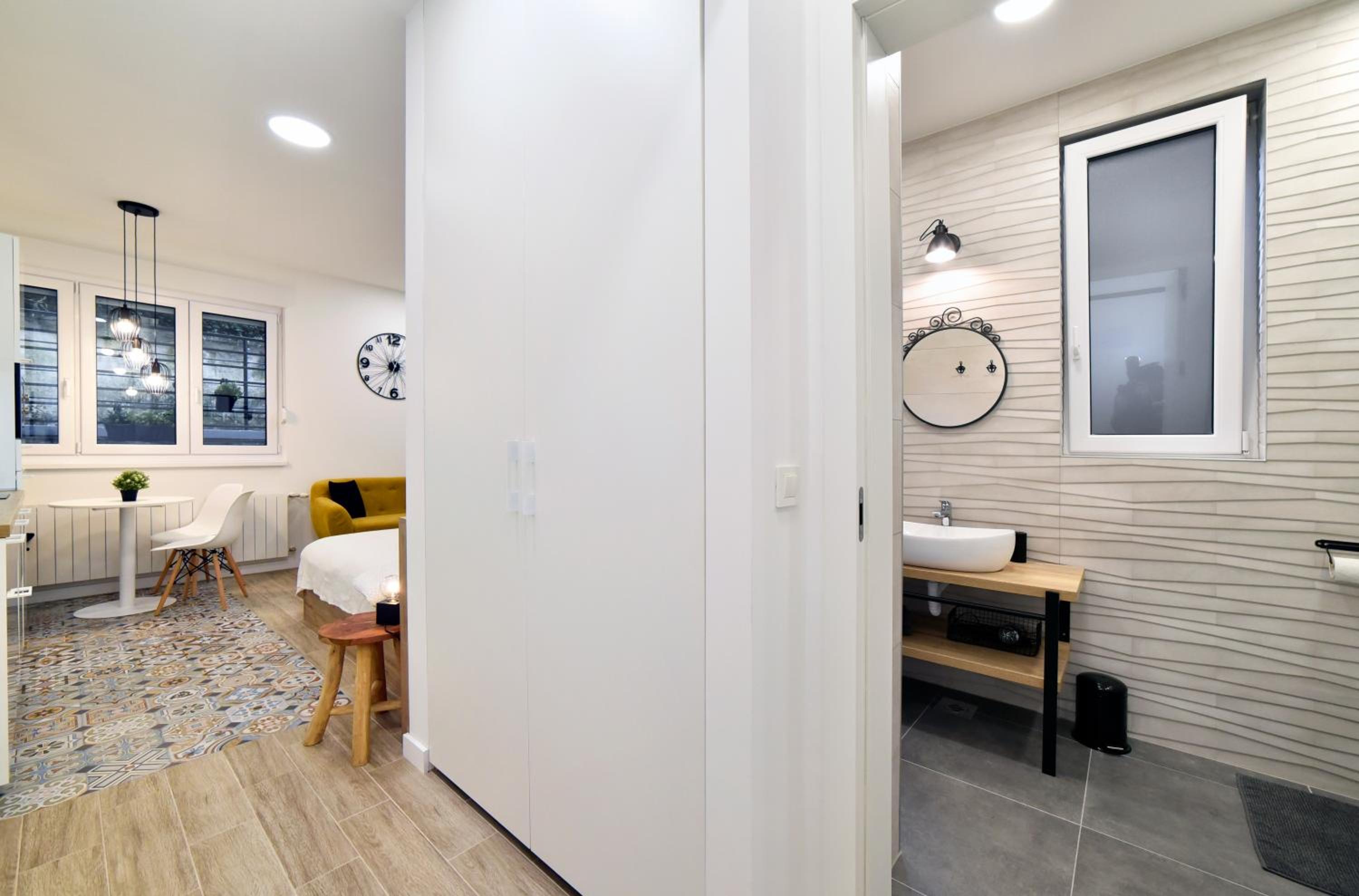 Studio Apartment - Photo 6