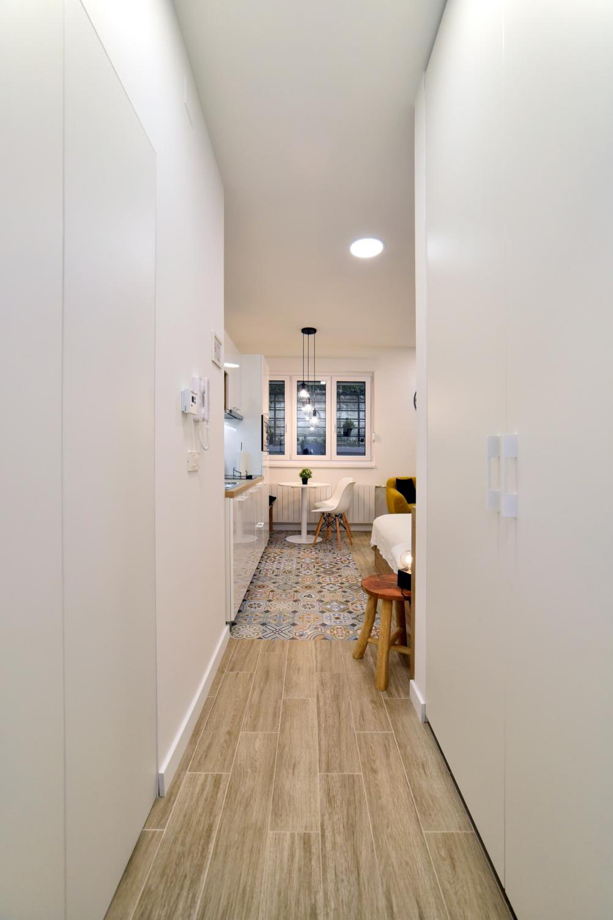 Studio Apartment - Photo 8