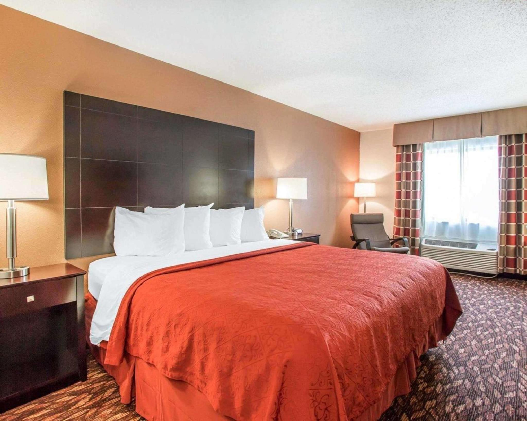 King Room - Non-Smoking - Photo 2