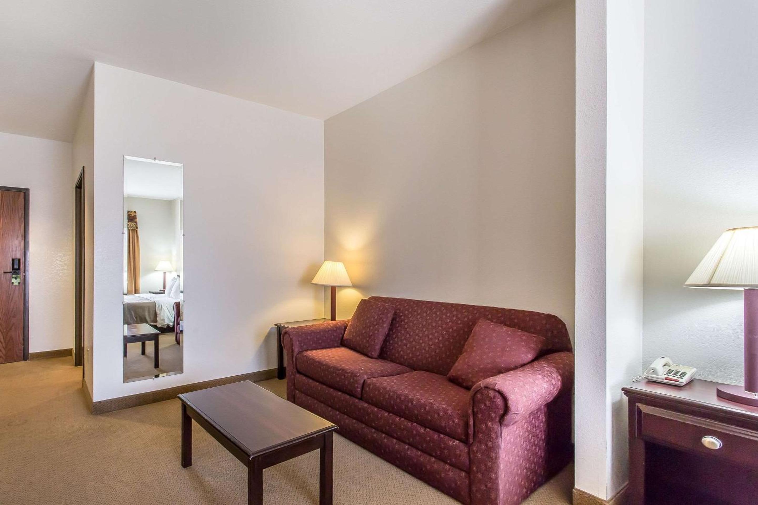 King Suite - Non-Smoking - Photo 1