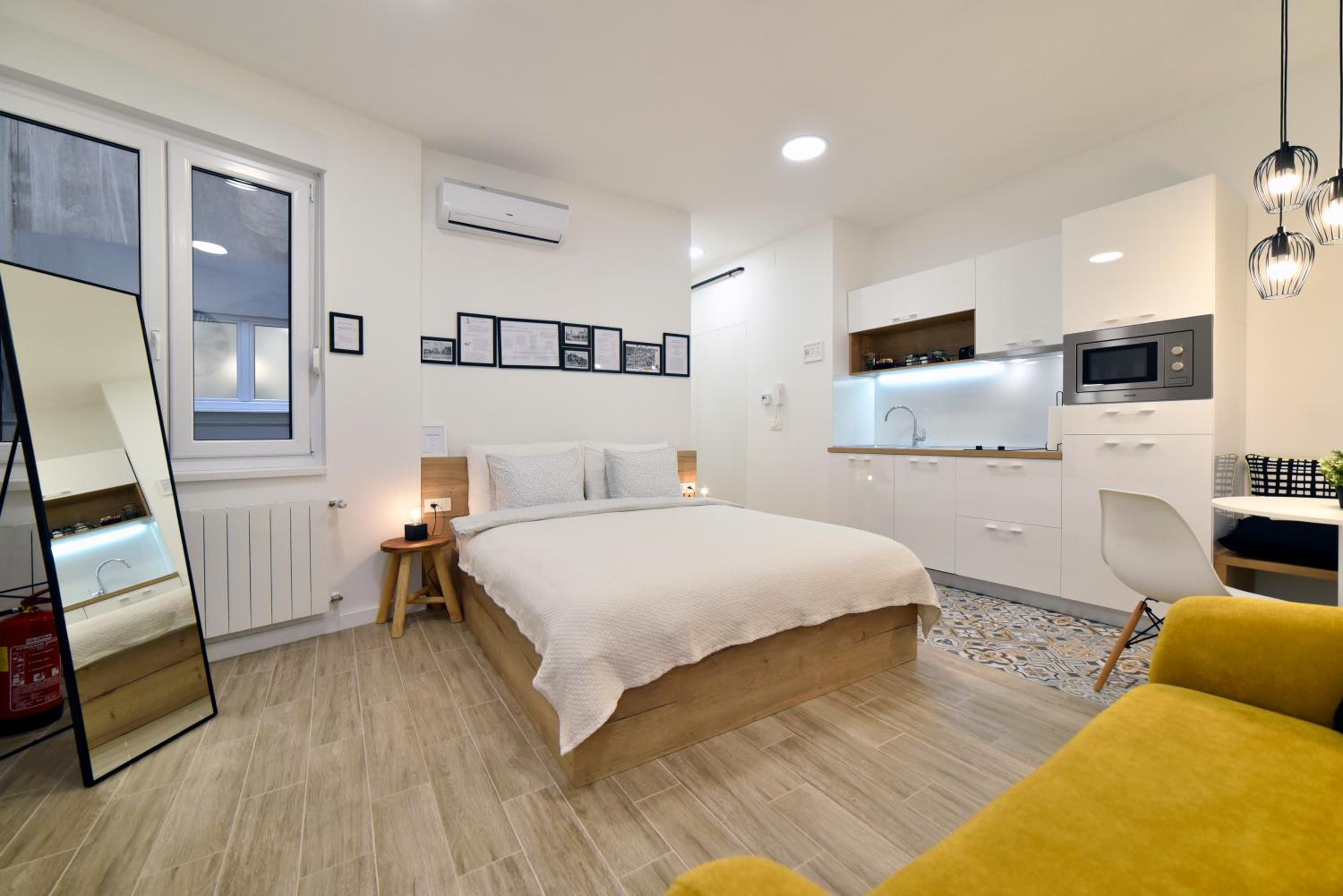 Studio Apartment - Photo 1