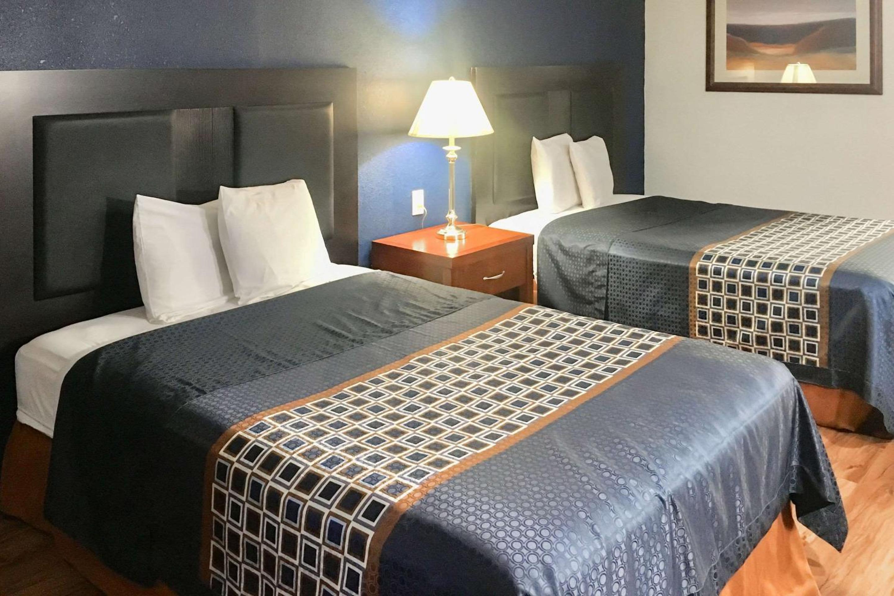 Double Room with Two Double Beds - Smoking - Photo 2