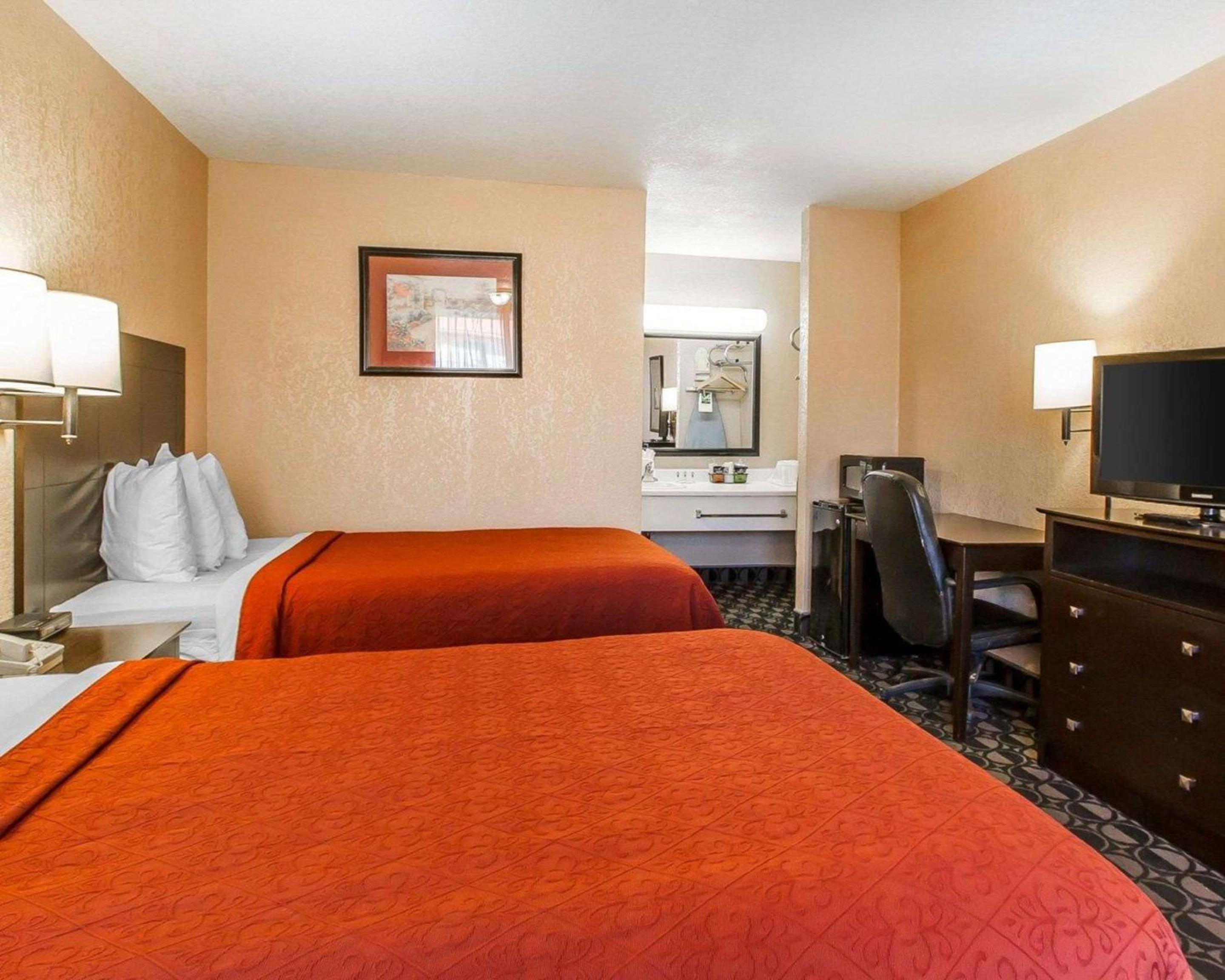 Double Room With Two Double Beds - Smoking photo 2