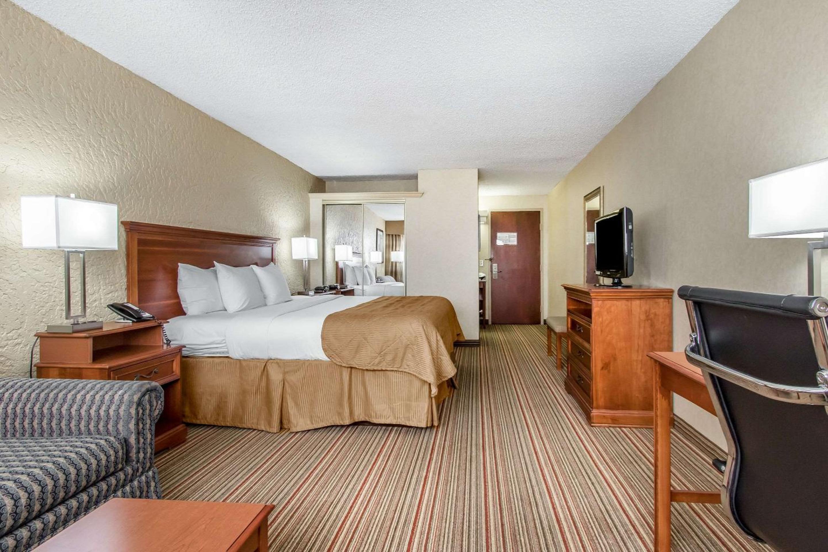 King Room - Non-Smoking - Photo 1