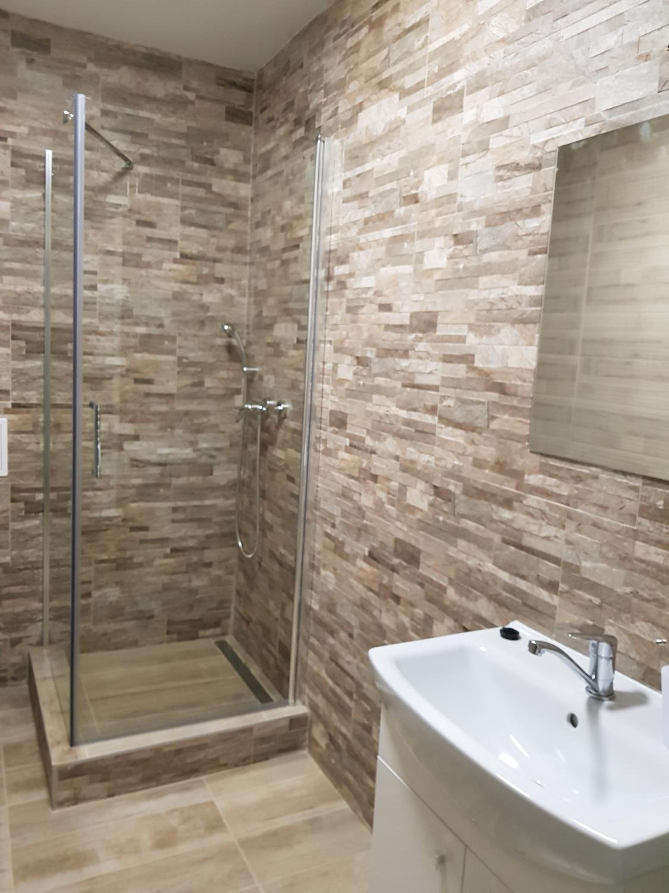 Five-Bedroom House - Photo 40