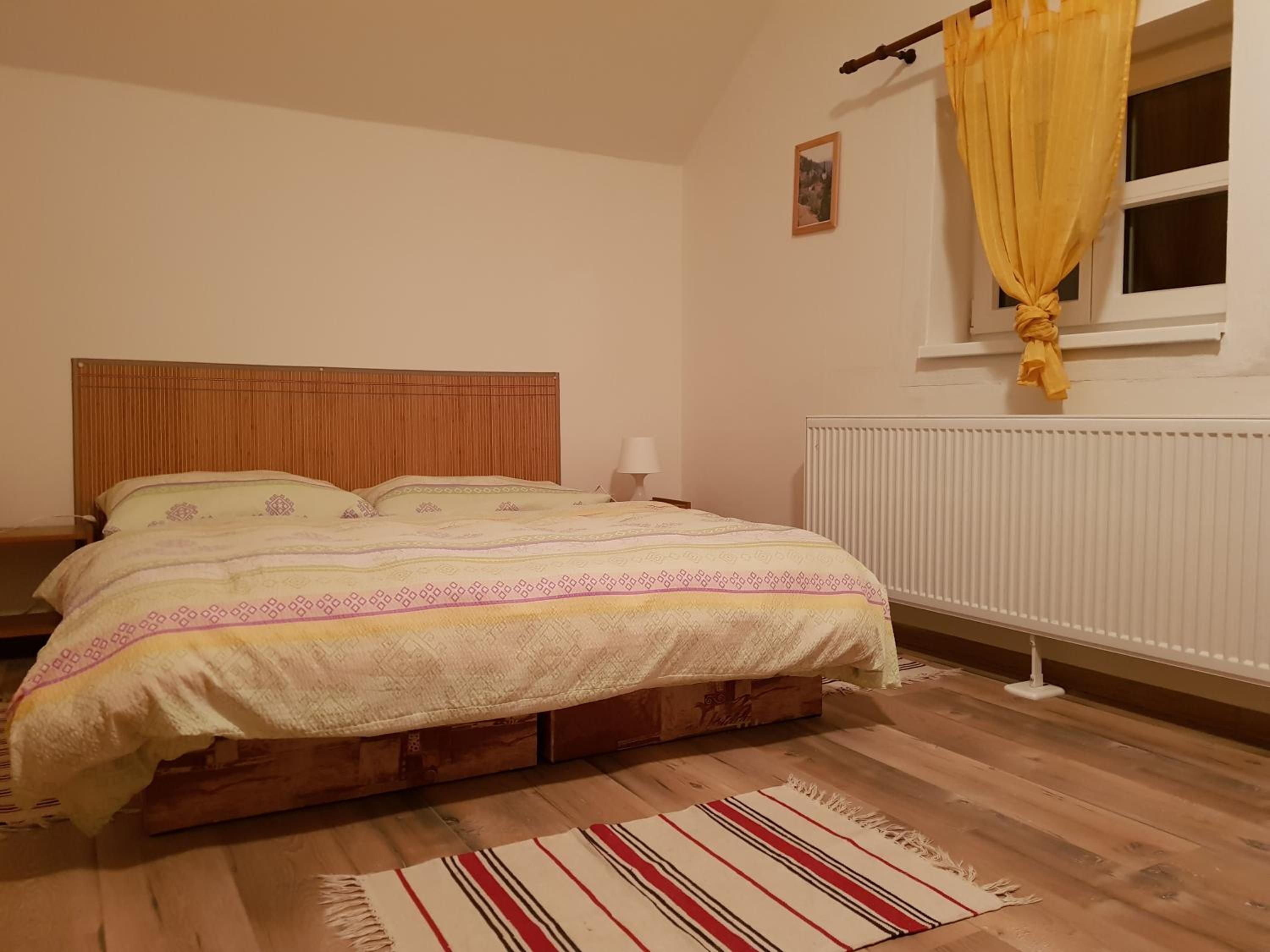 Five-Bedroom House - Photo 38