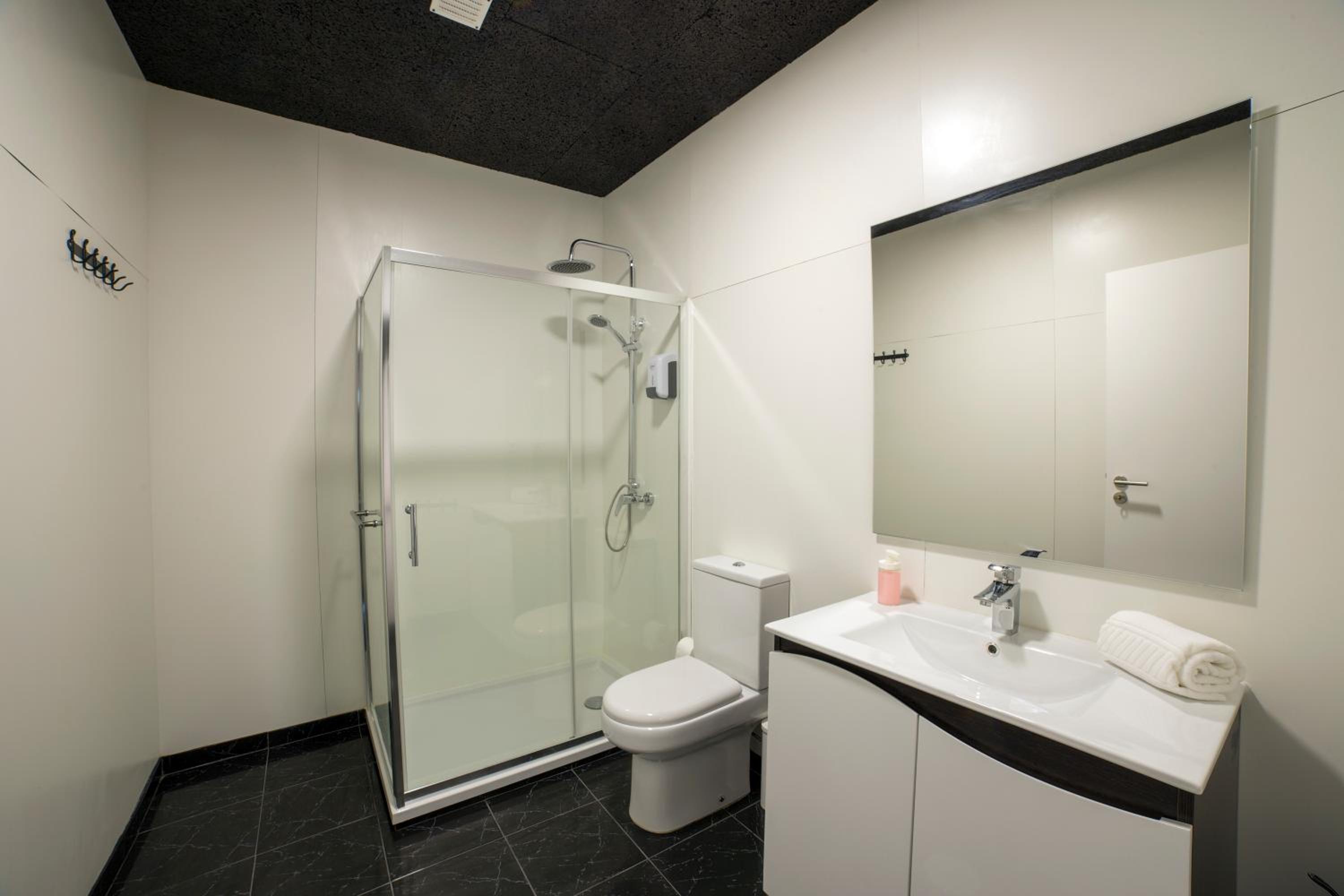 Double Room with Private Bathroom - Photo 5