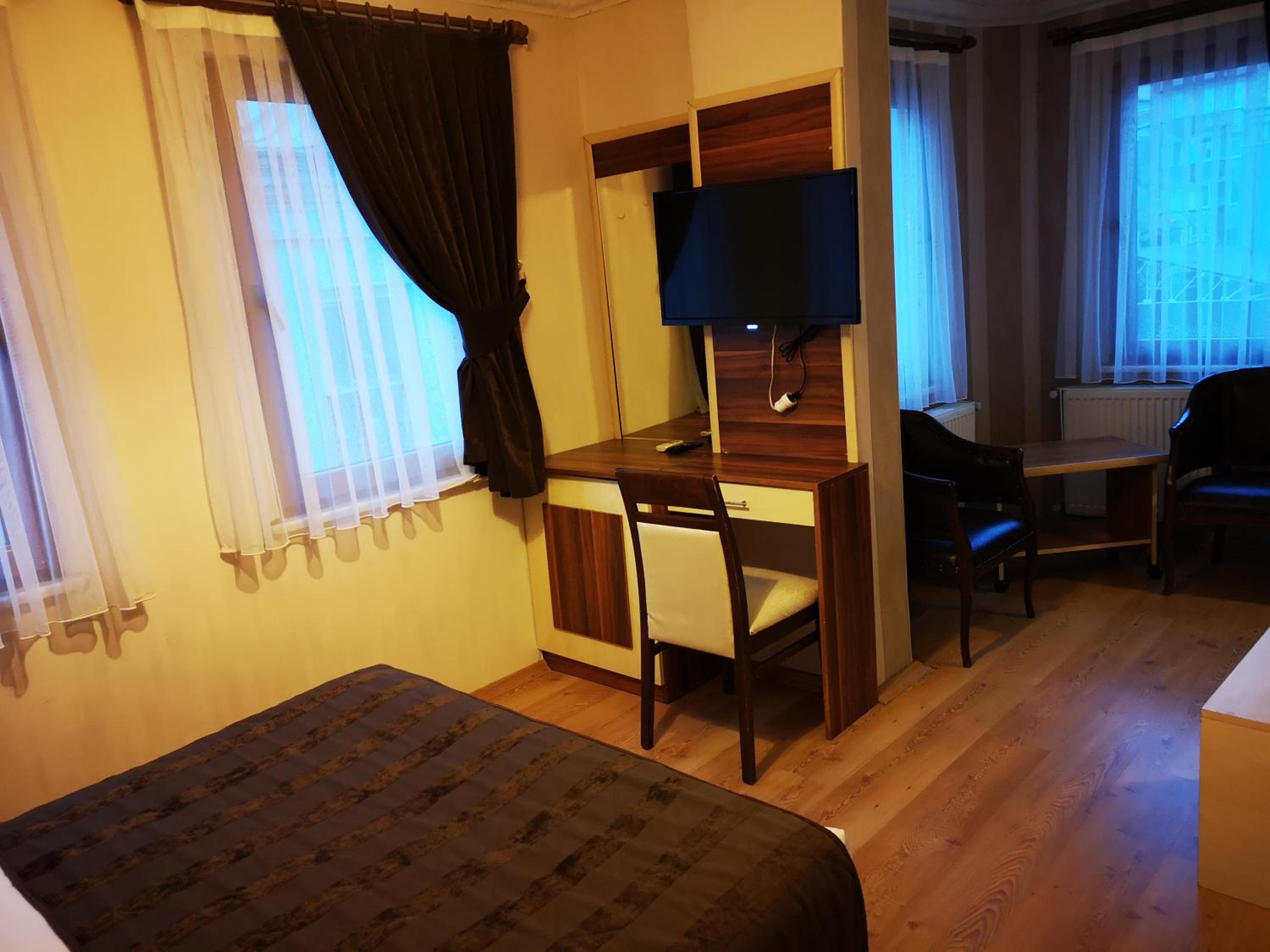 Economy Quadruple Room photo 3
