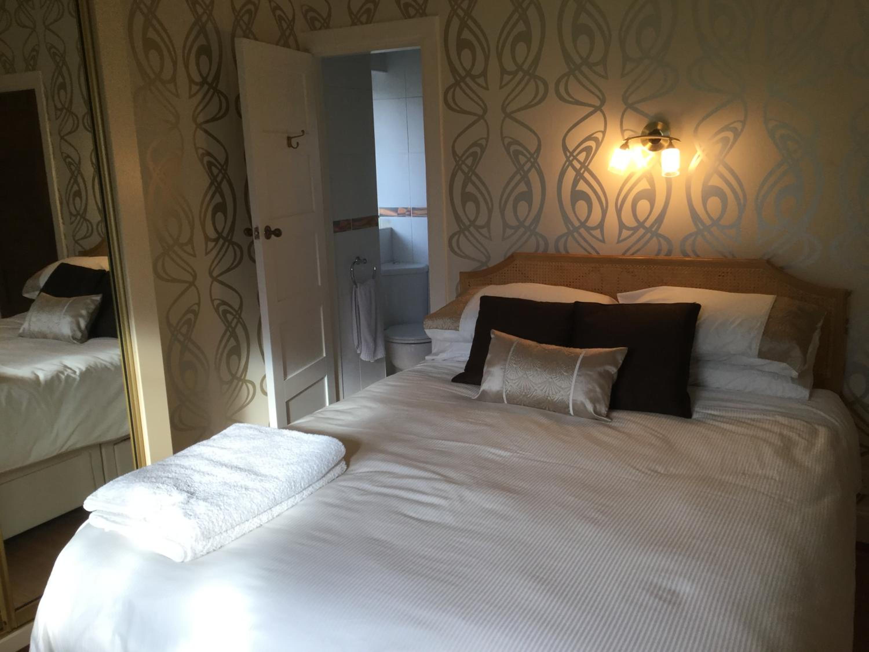Deluxe Double Room with Shower