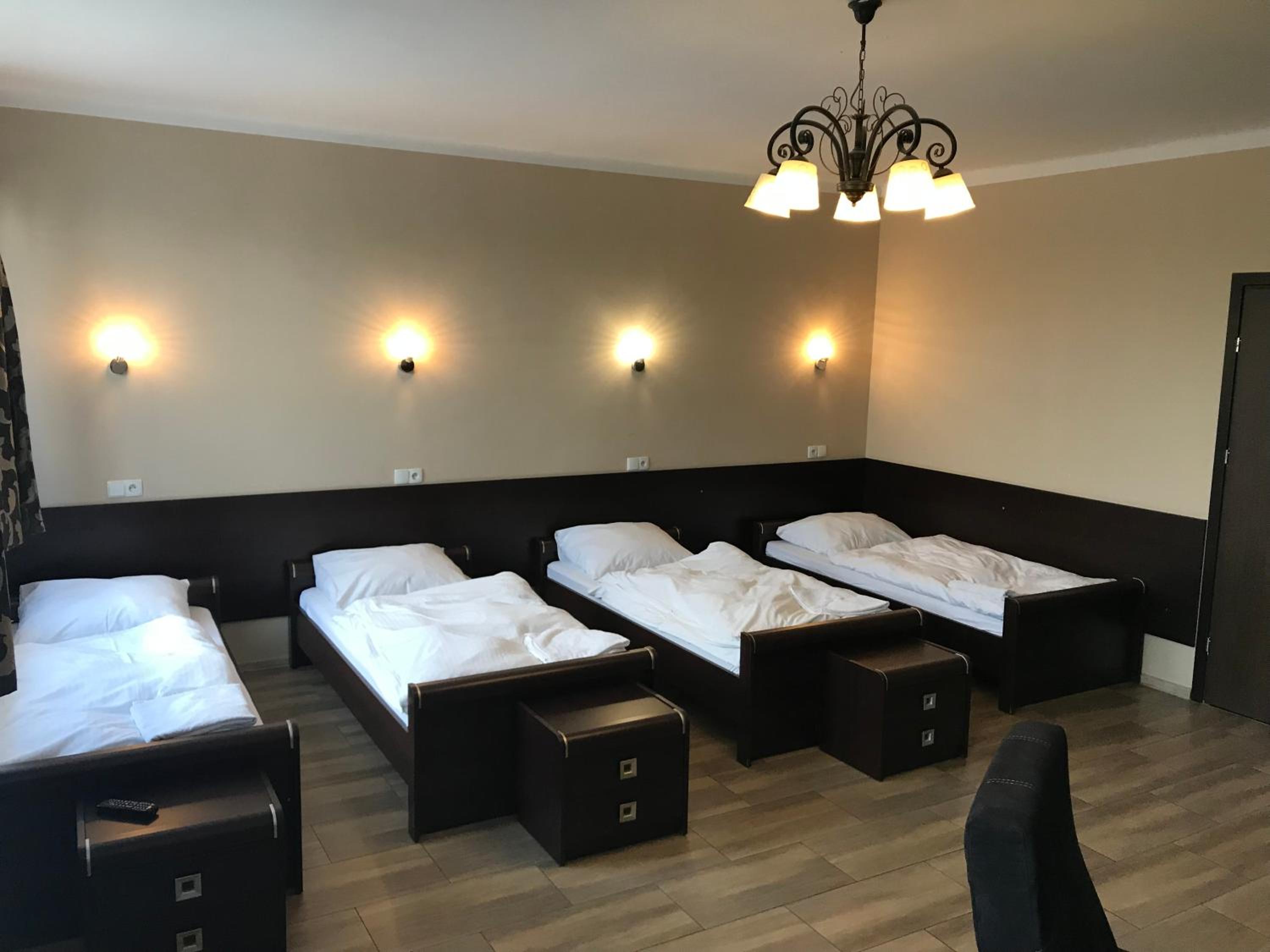 Quadruple Room with Private Bathroom - Photo 5