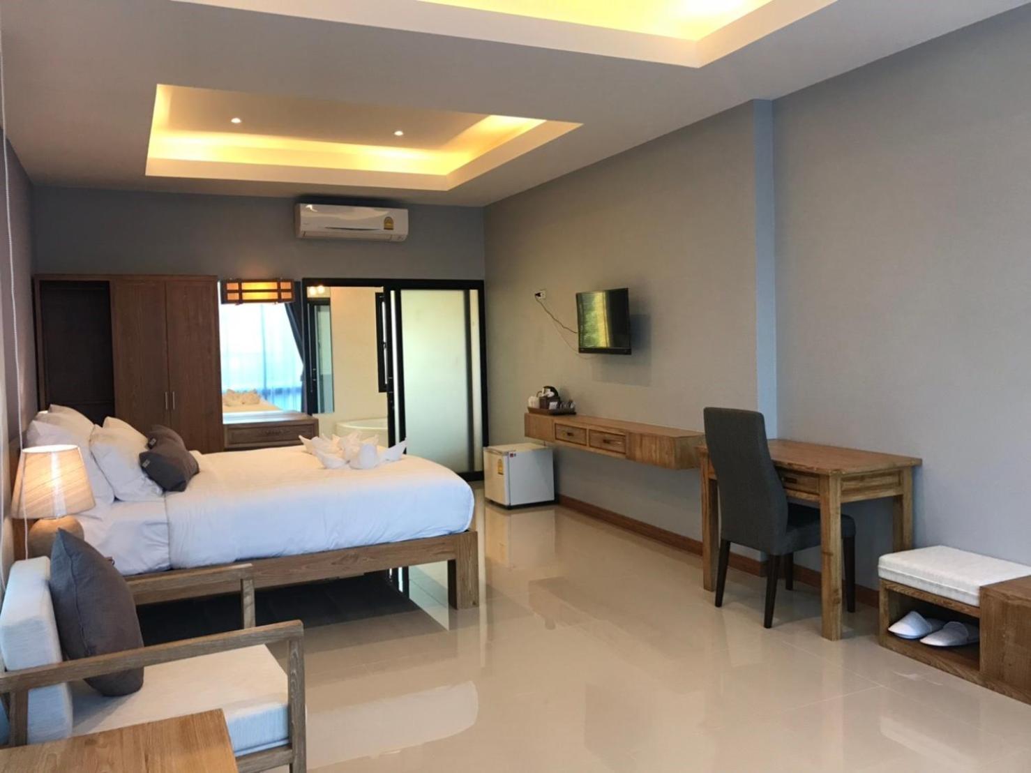 Suite with Pool View