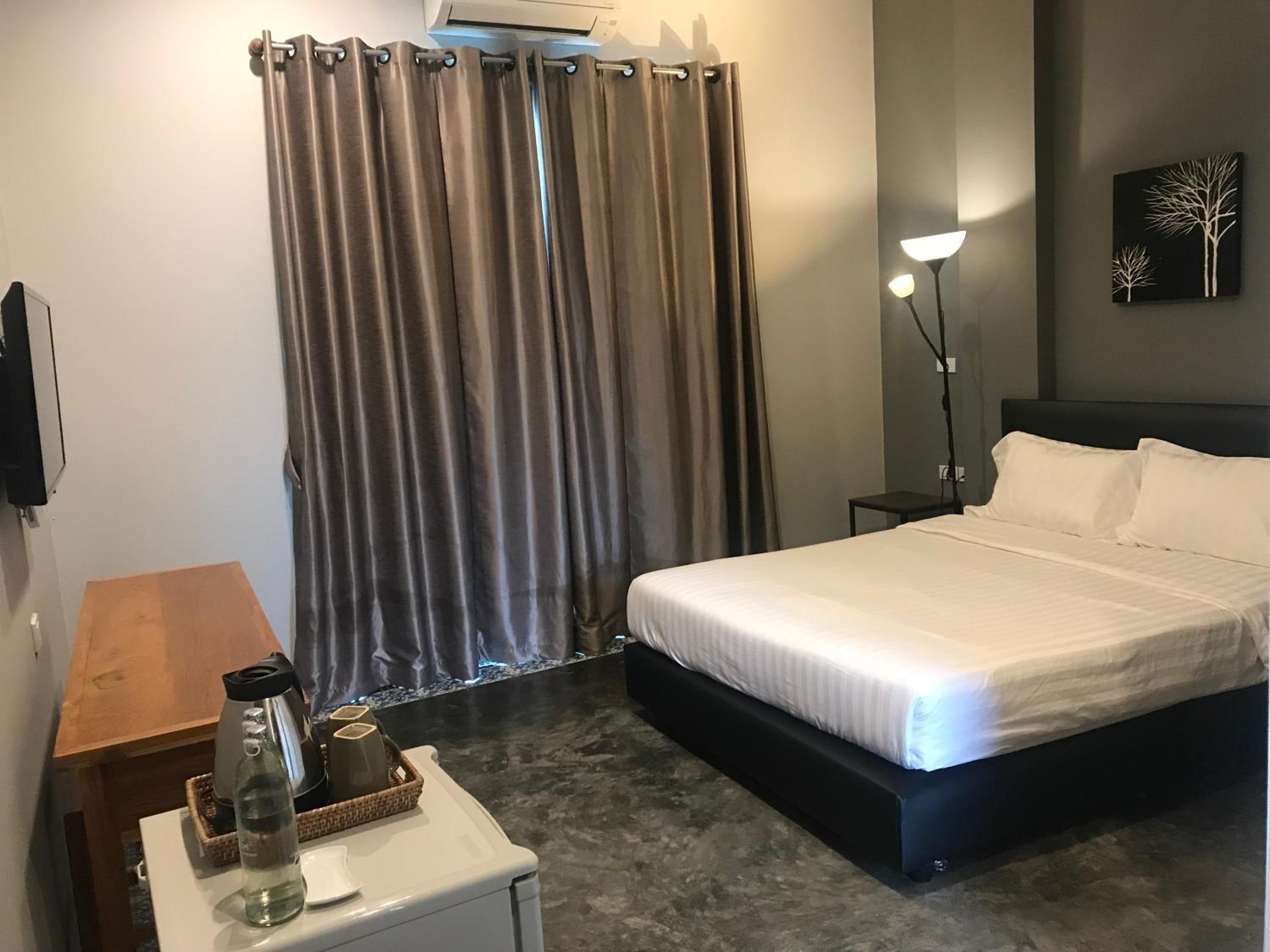 Deluxe Room - Photo 5