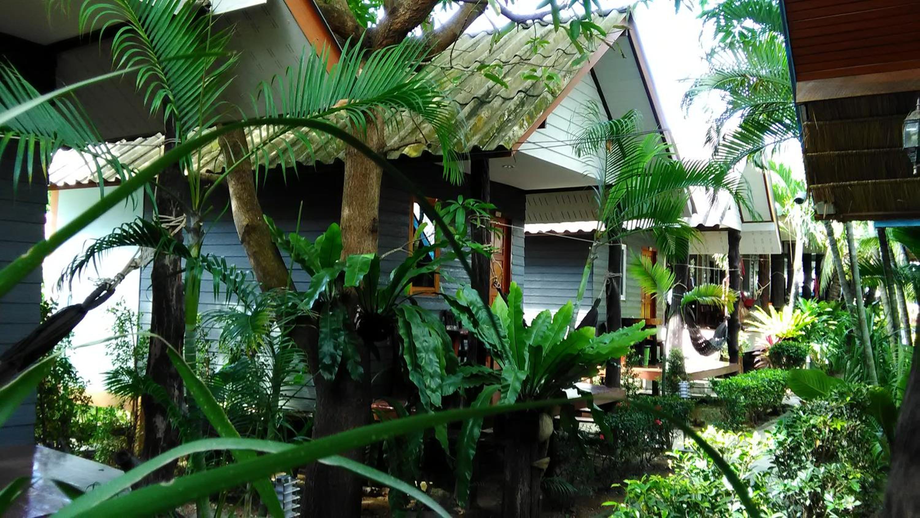 One-Bedroom Bungalow - Photo 7