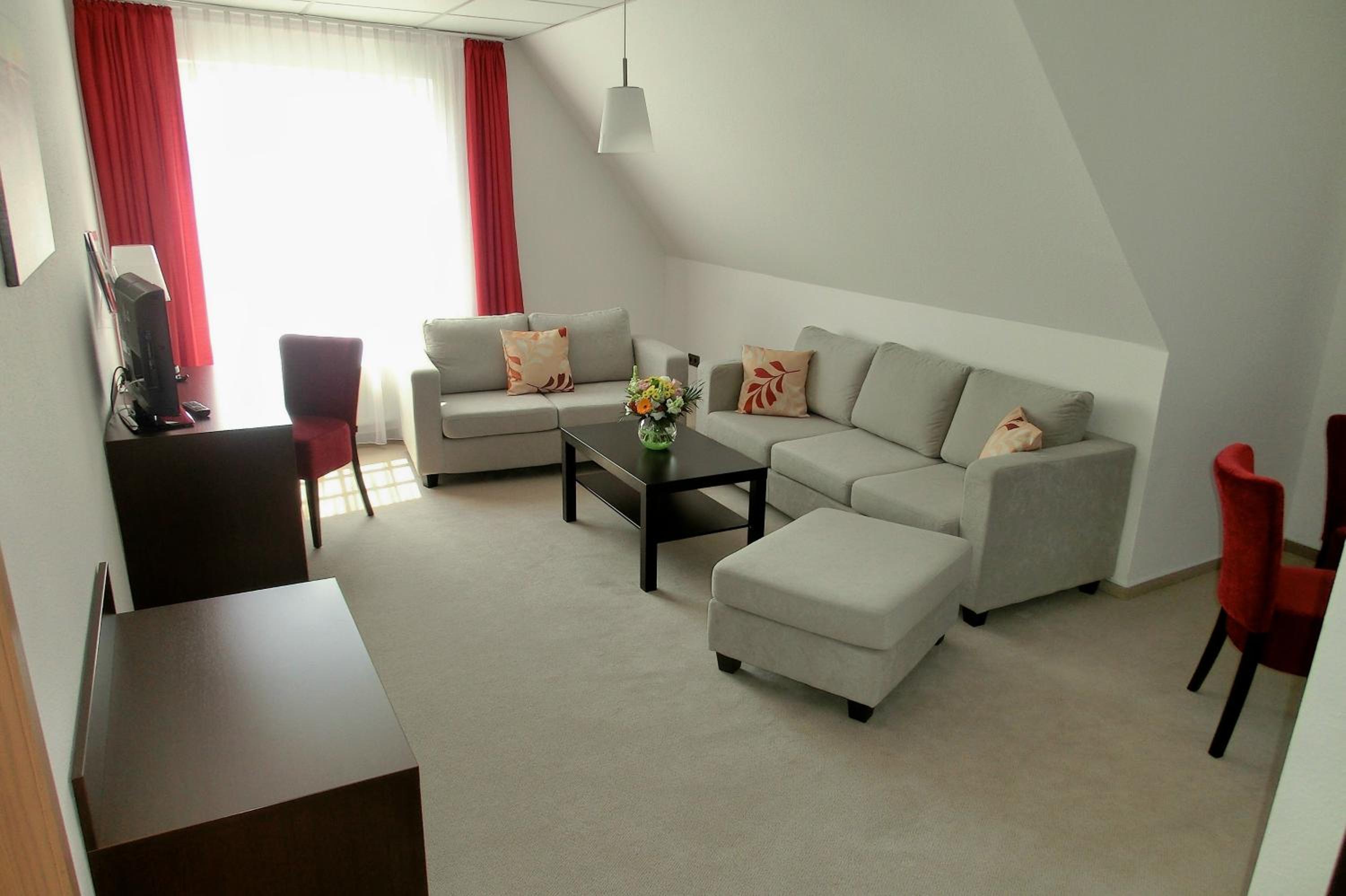 Family Room - Photo 2