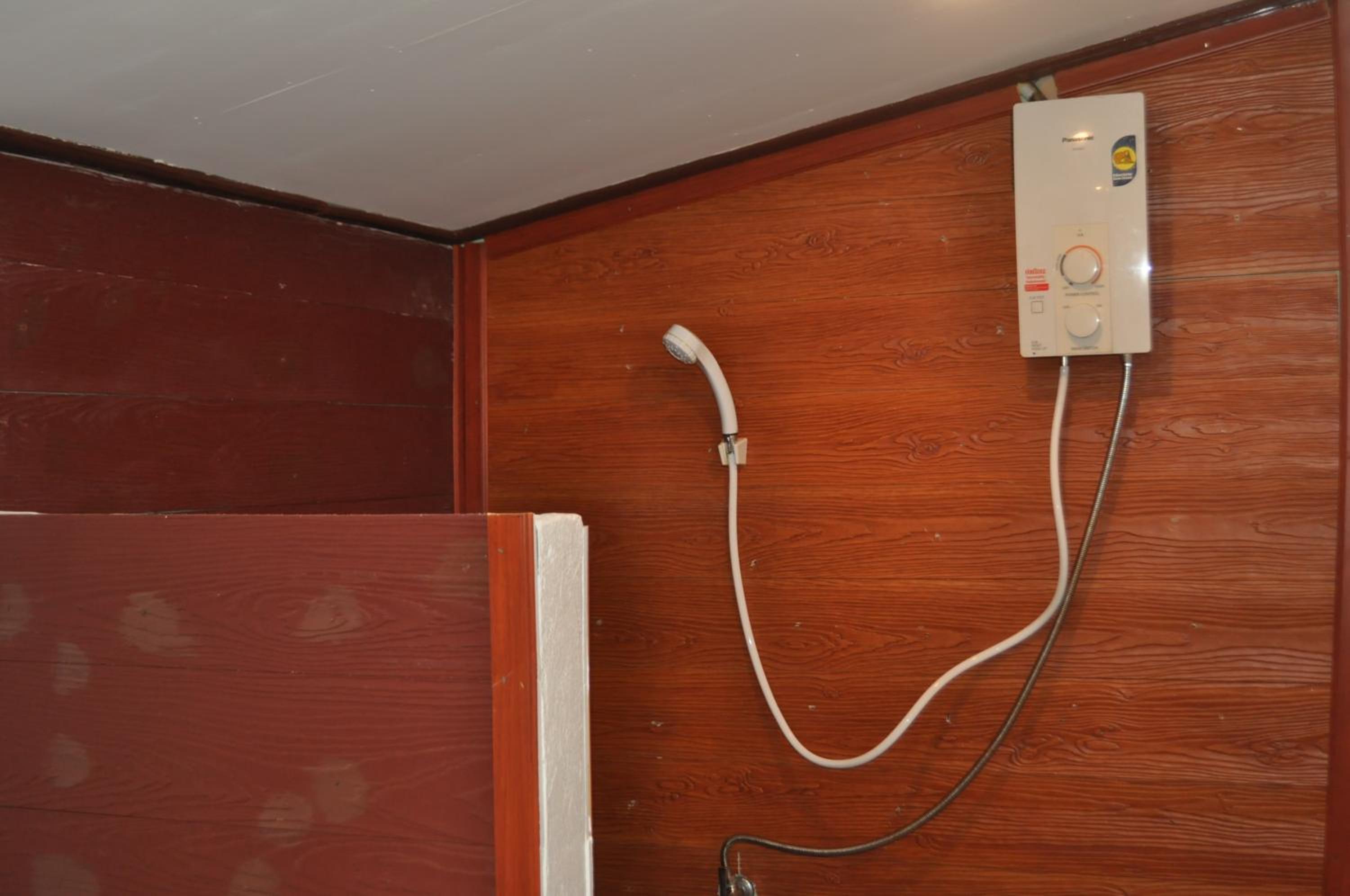 One-Bedroom Bungalow - Photo 3