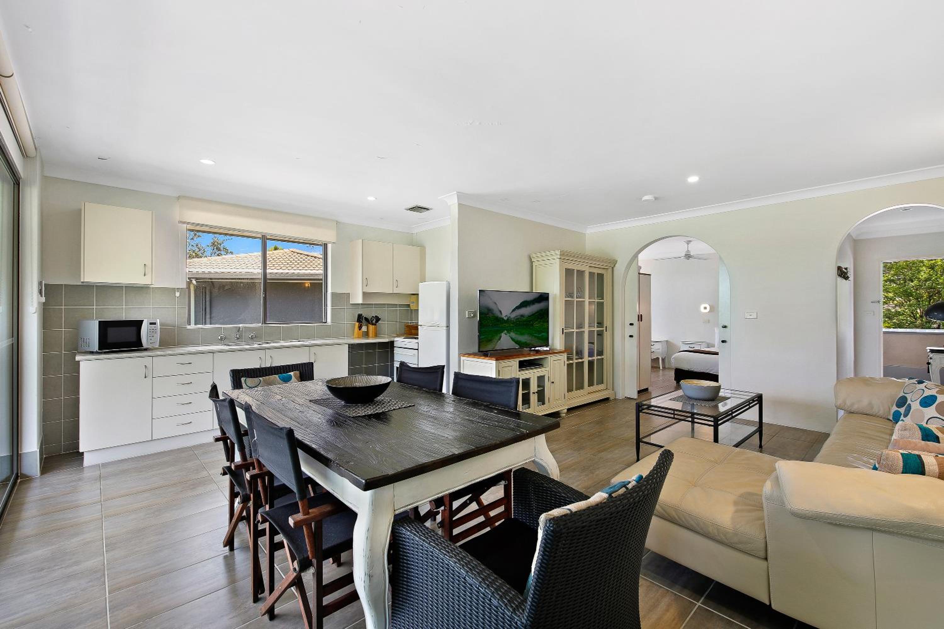 One-Bedroom Apartment - Photo 3