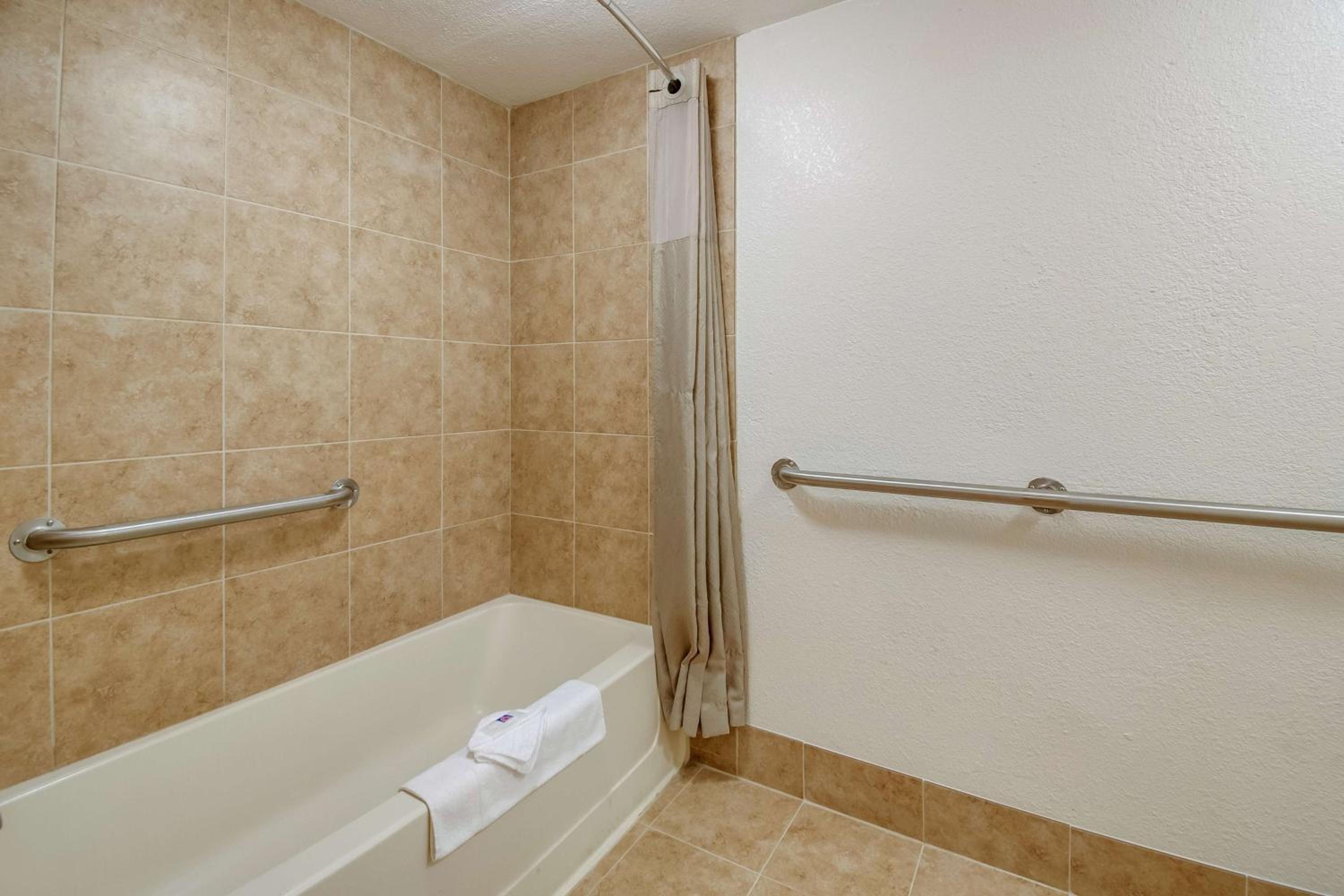 King Room - Disability Access - Non-Smoking - Photo 5