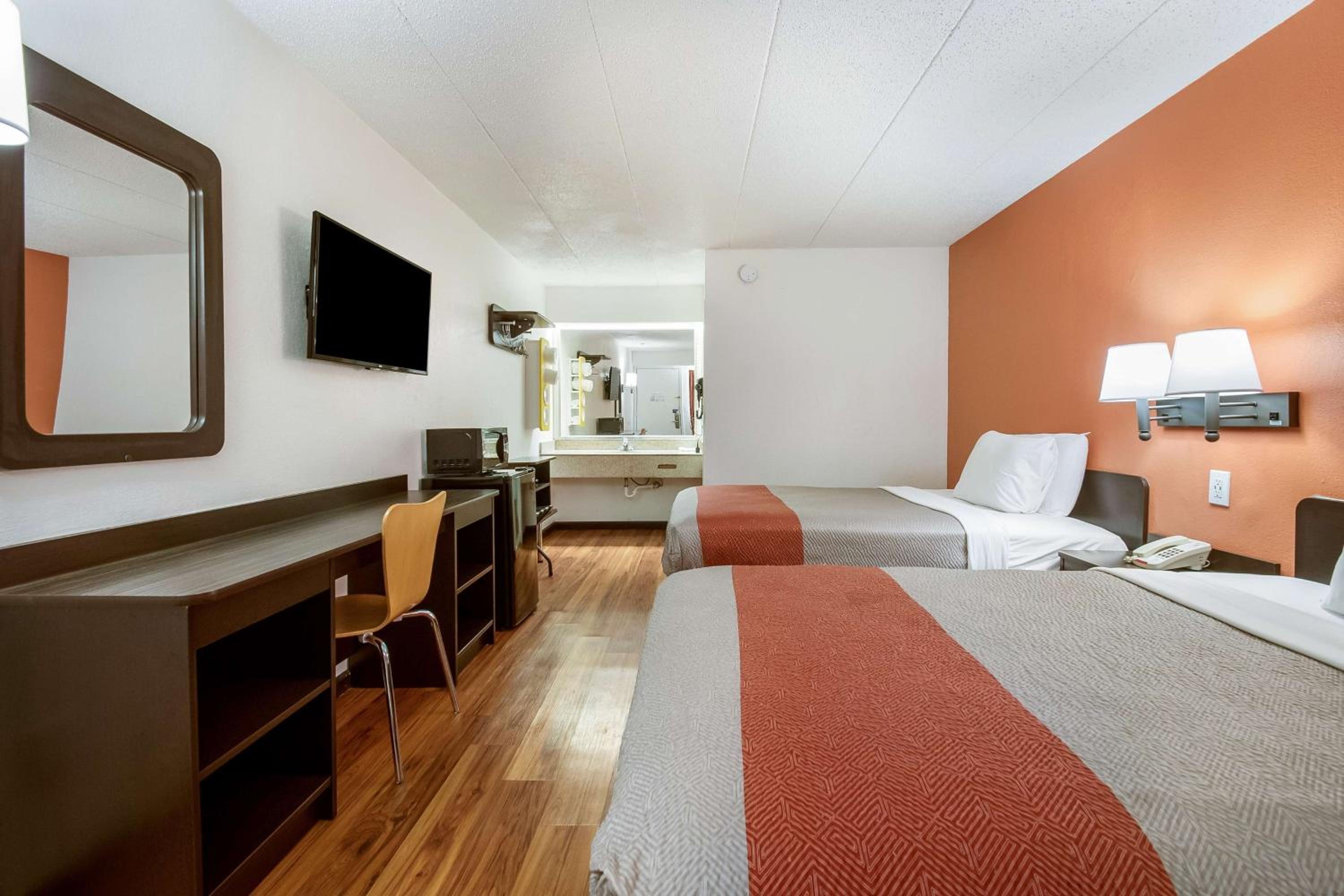 Quadruple Room - Non-Smoking - Photo 5