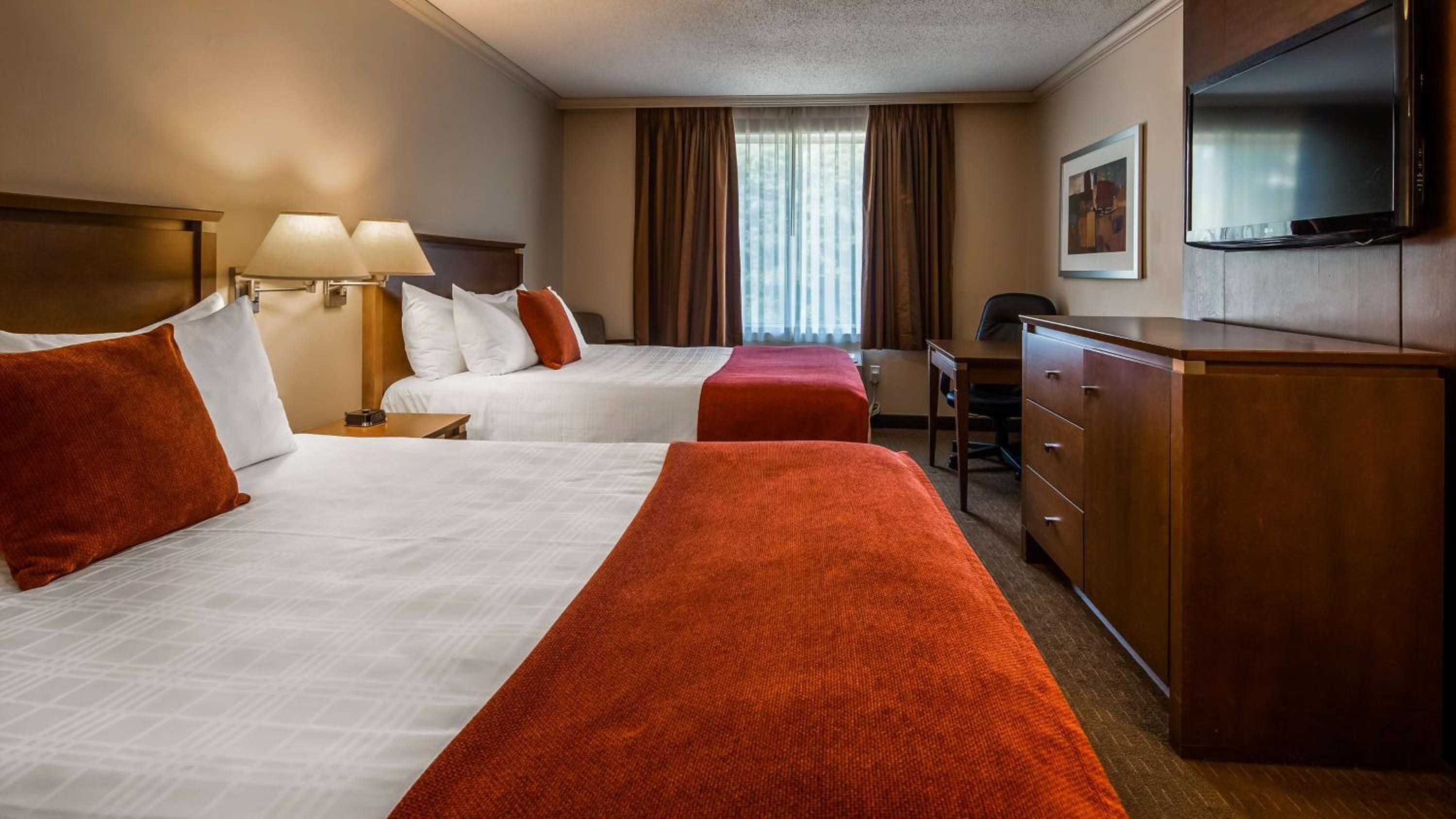 Queen Room with Two Queen Beds - Non-Smoking - Photo 2