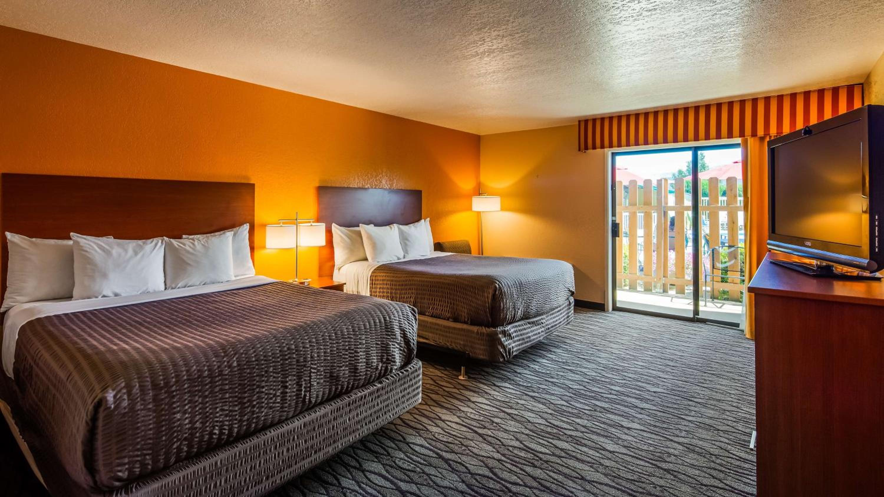Queen Room with Two Queen Beds - Pool View