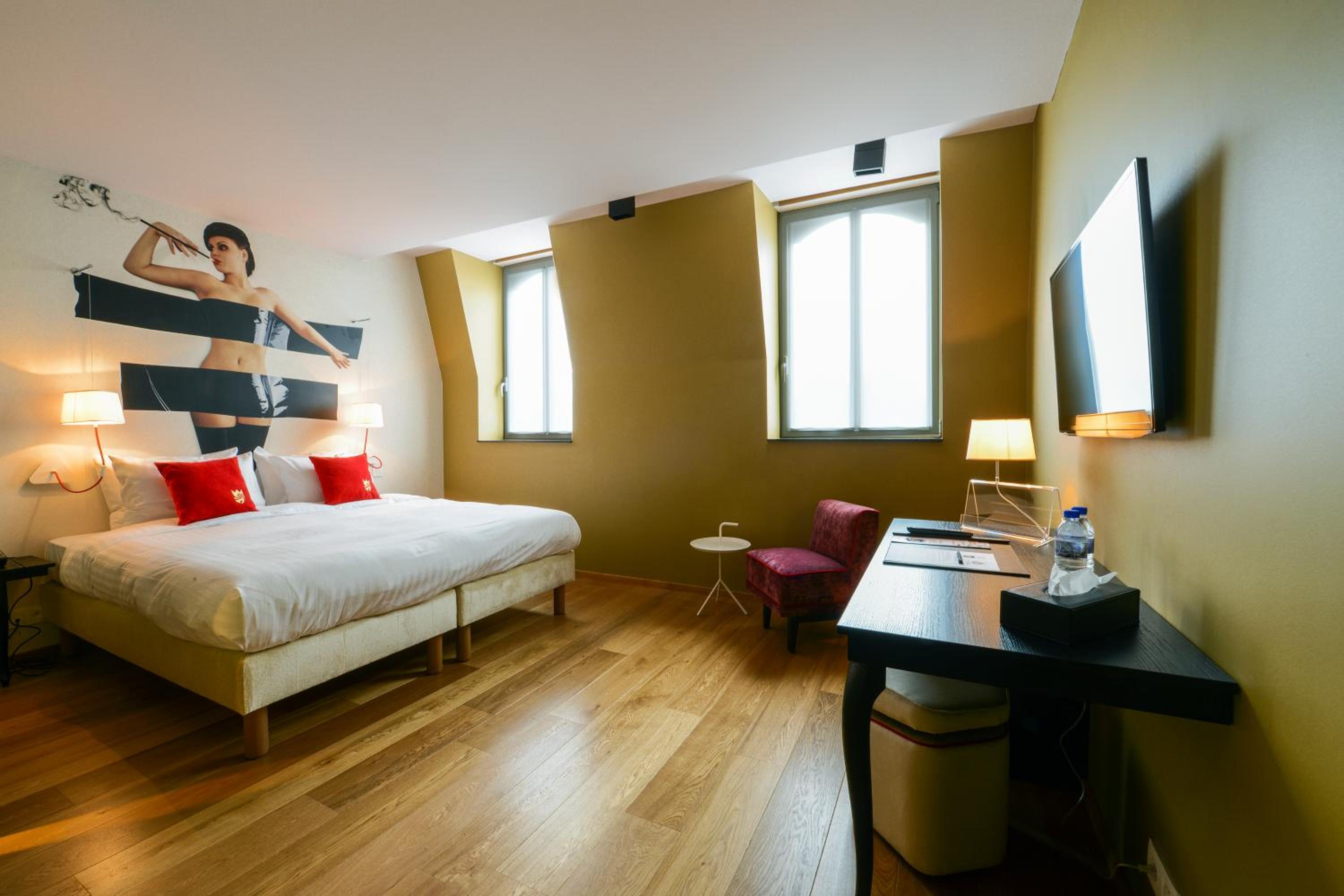 Deluxe Double Room with River Side