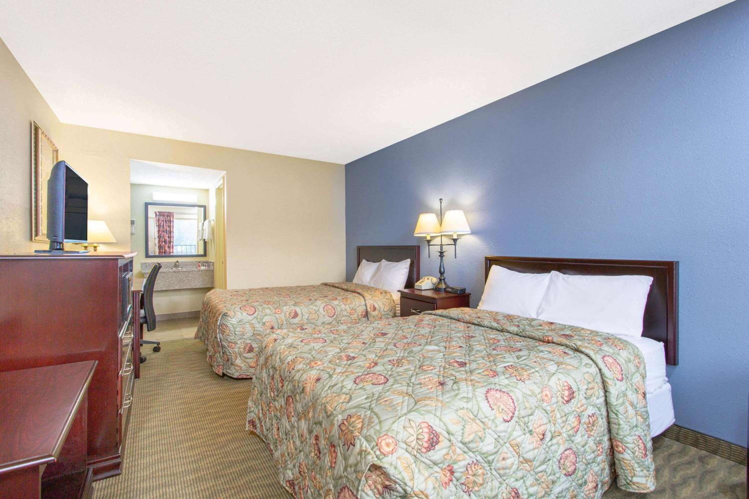 Deluxe Double Room With Two Double Beds - Non-Smoking photo 1