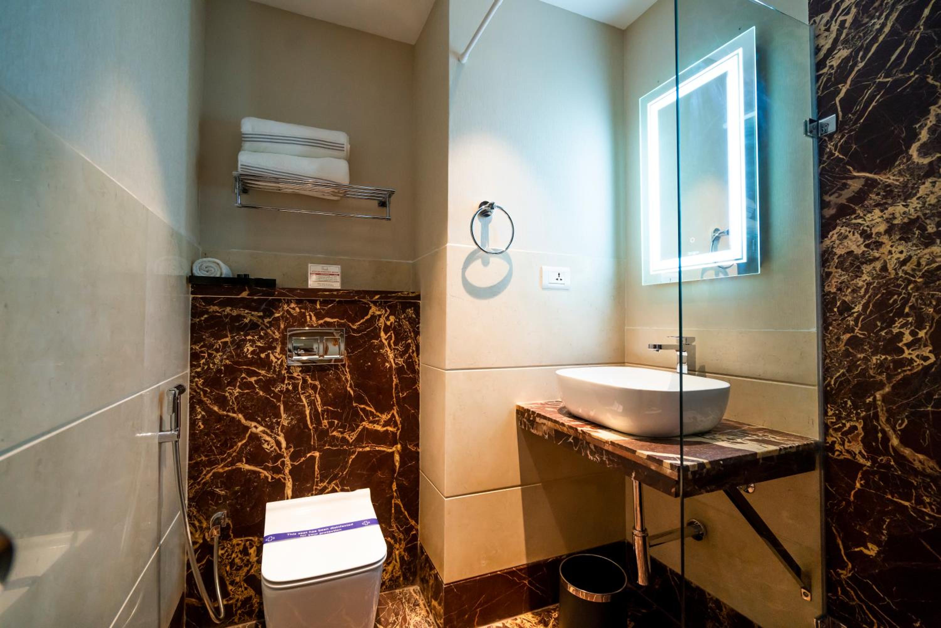 Deluxe Room - Photo 2