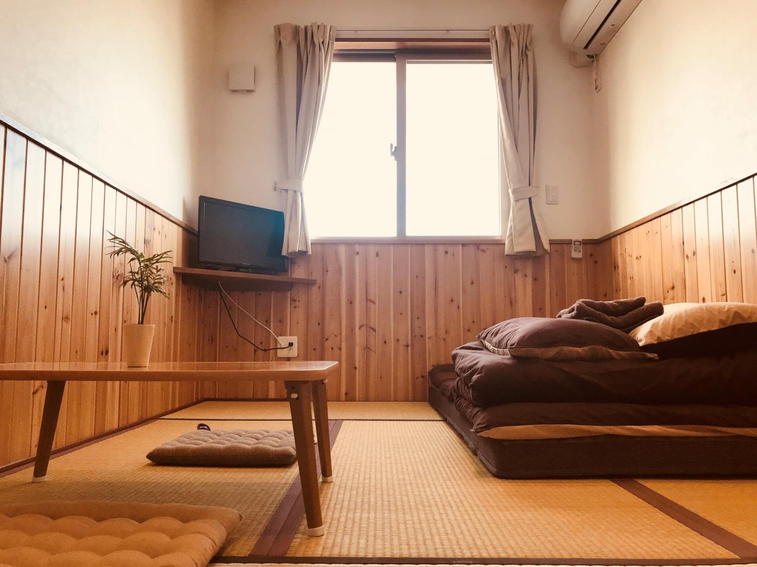 Twin Room with Shared Bathroom photo 2