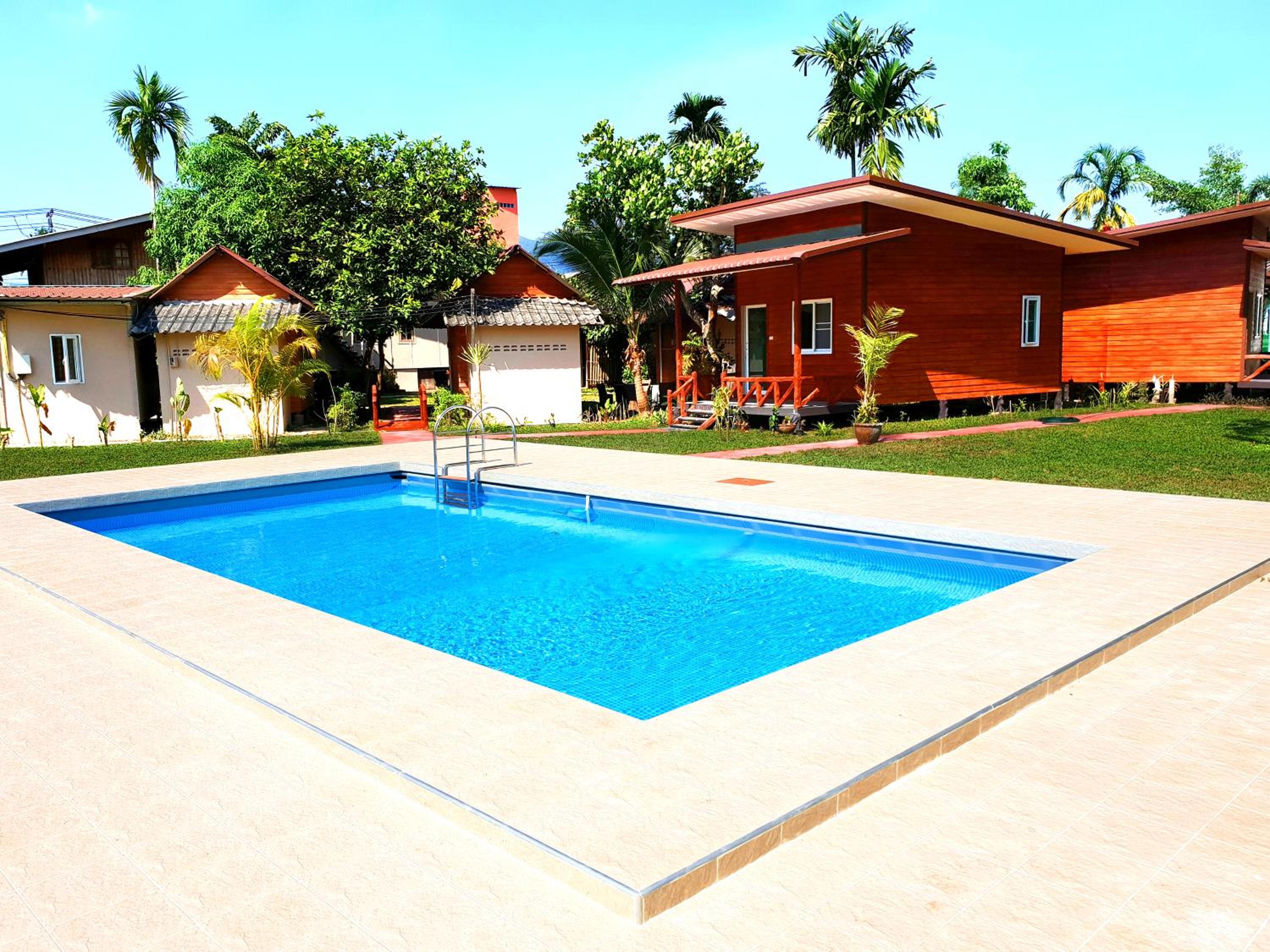 Deluxe Bungalow with Garden View - Photo 8
