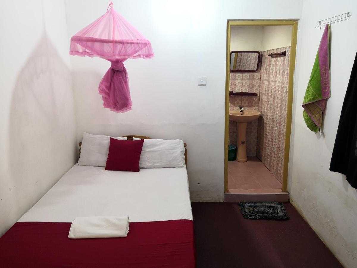 Single Room with Private Bathroom photo 1