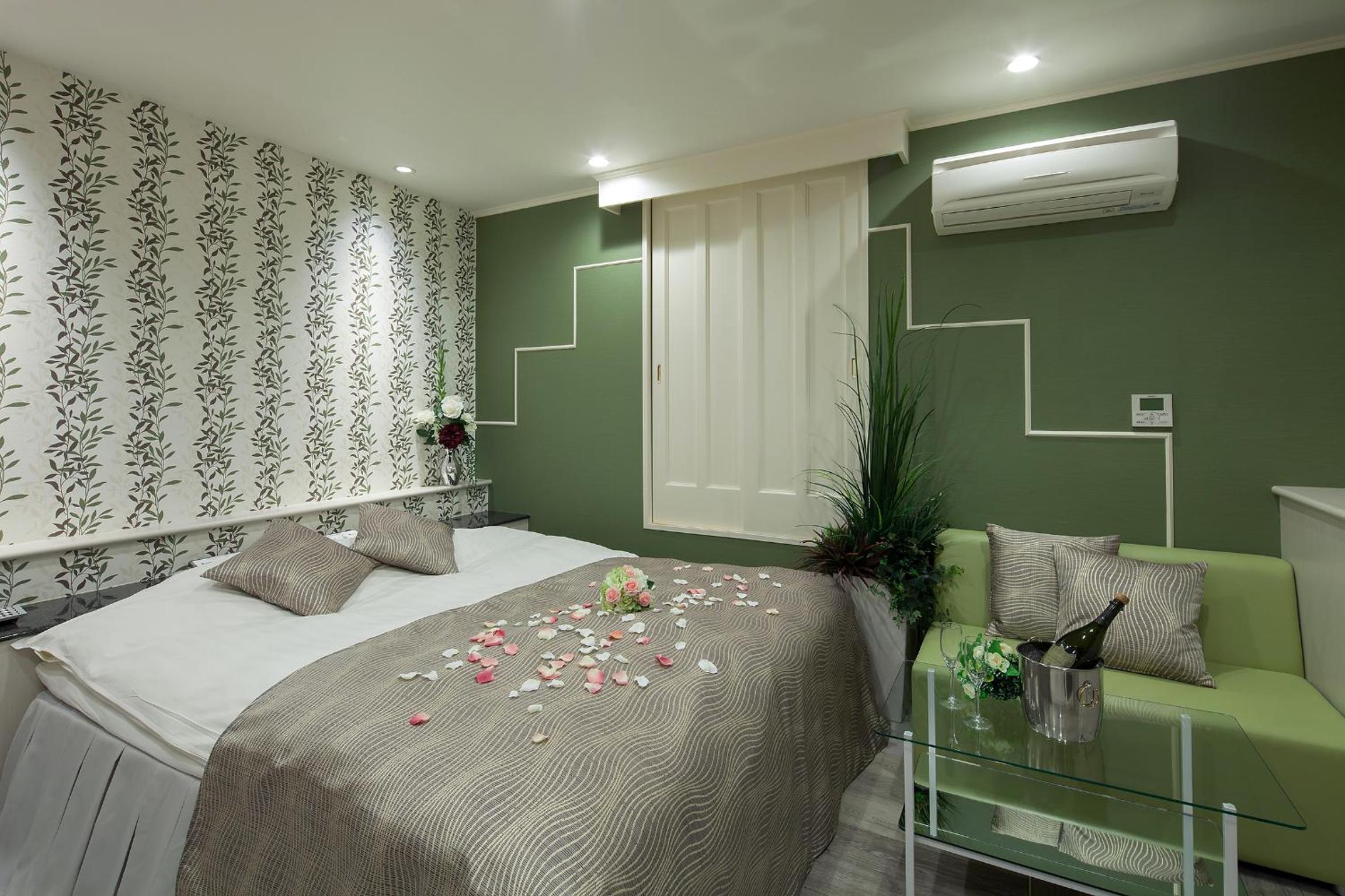 Double Room - Photo 7
