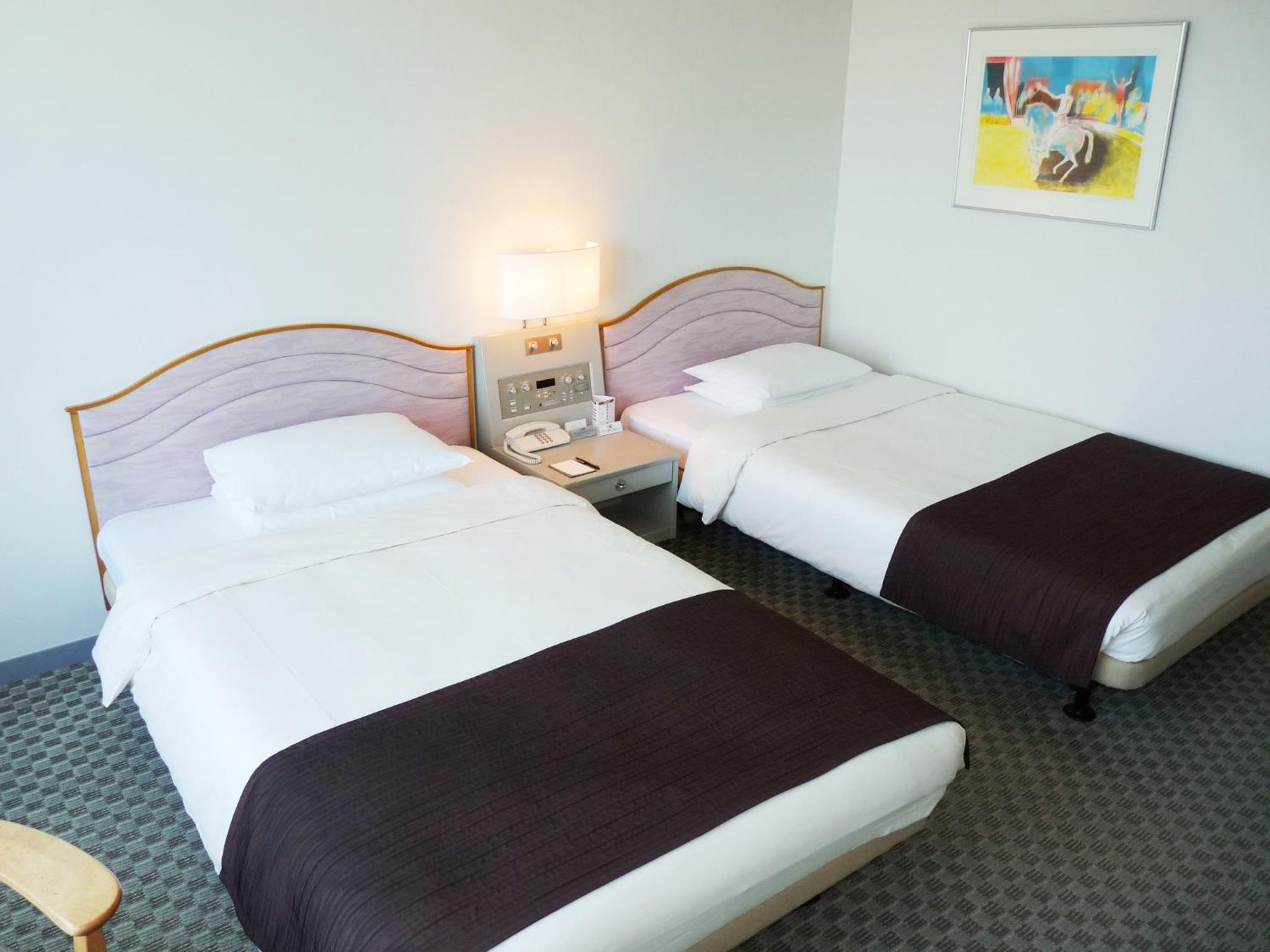 Twin Room - Non-Smoking - Photo 2