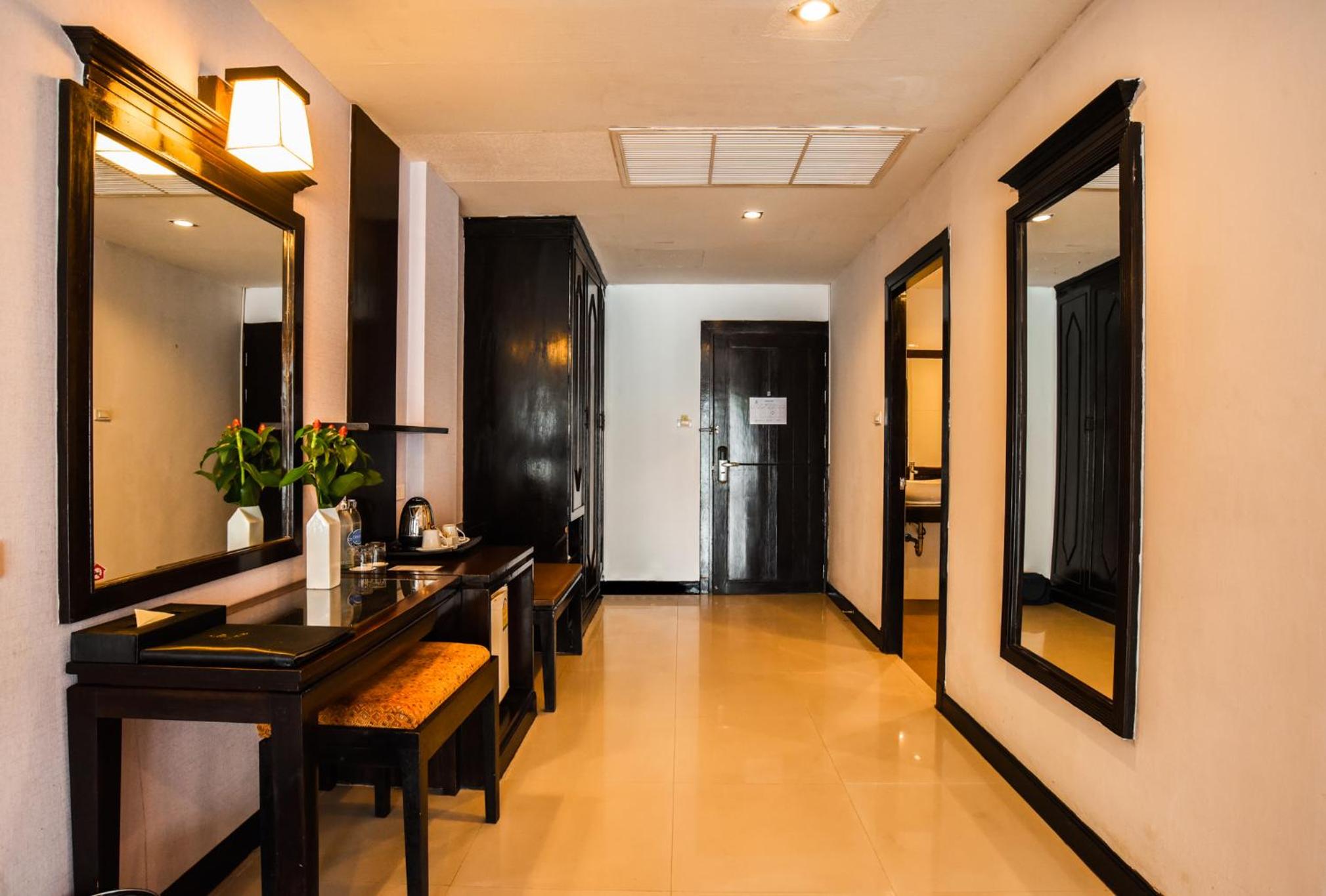 Deluxe Double Room with Pool Access - Photo 3