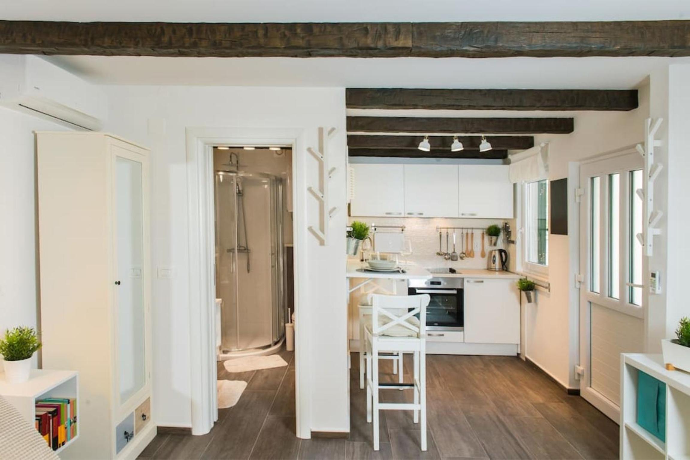  Studio Apartment with Terrace