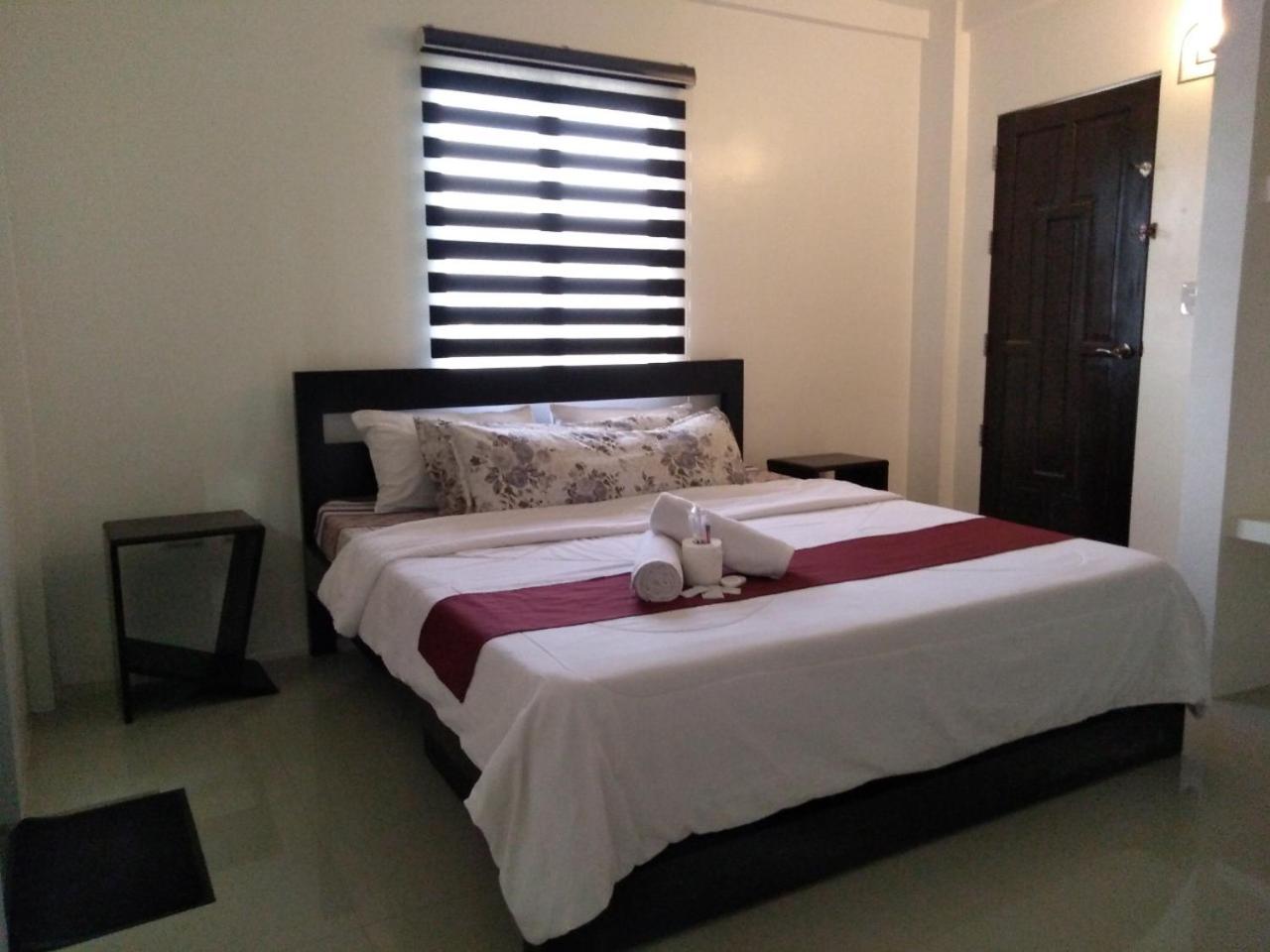 Deluxe Double Room with Balcony photo 2