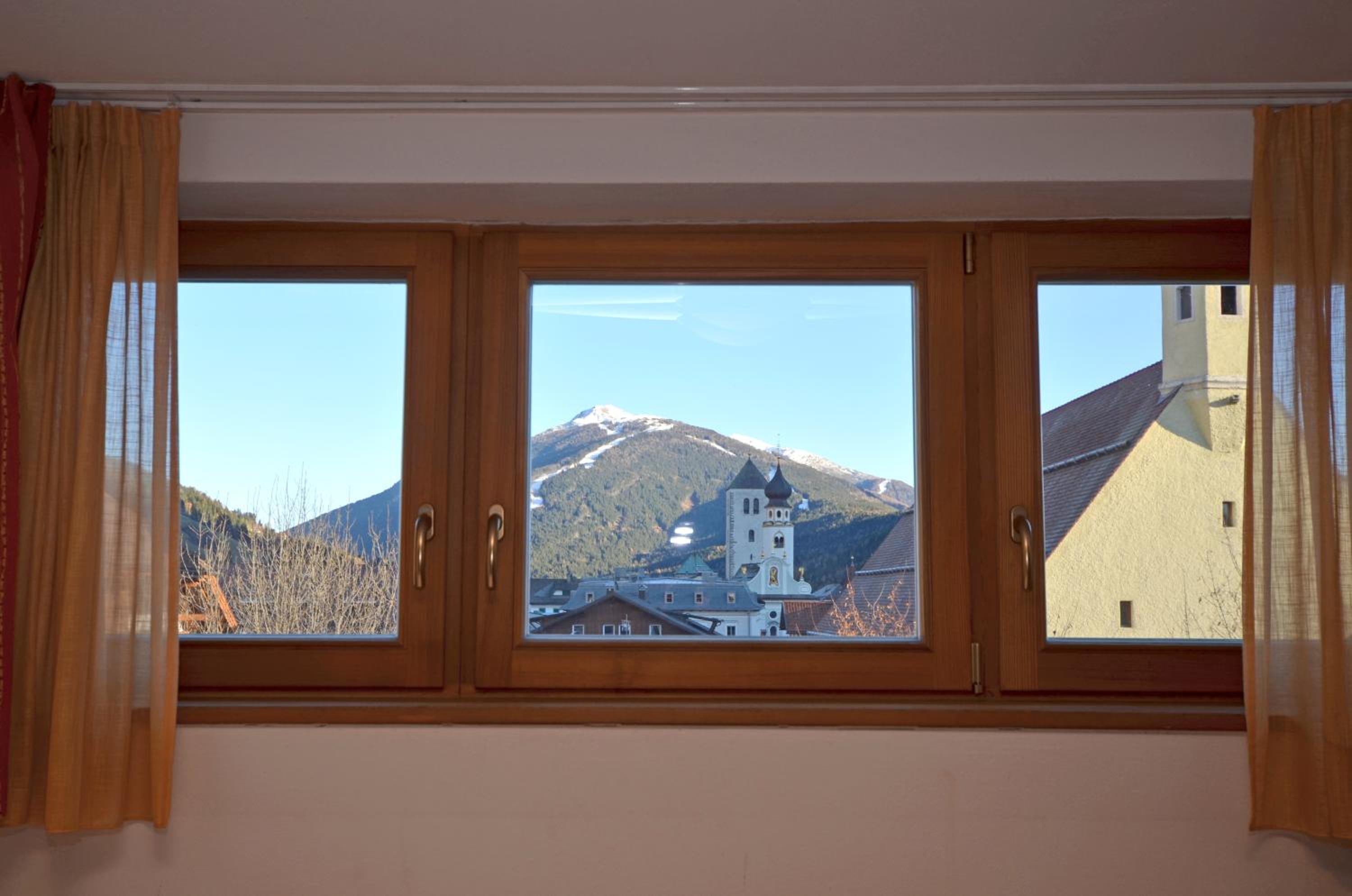 AT 112-11 - Three Room apartment with balcony photo 2