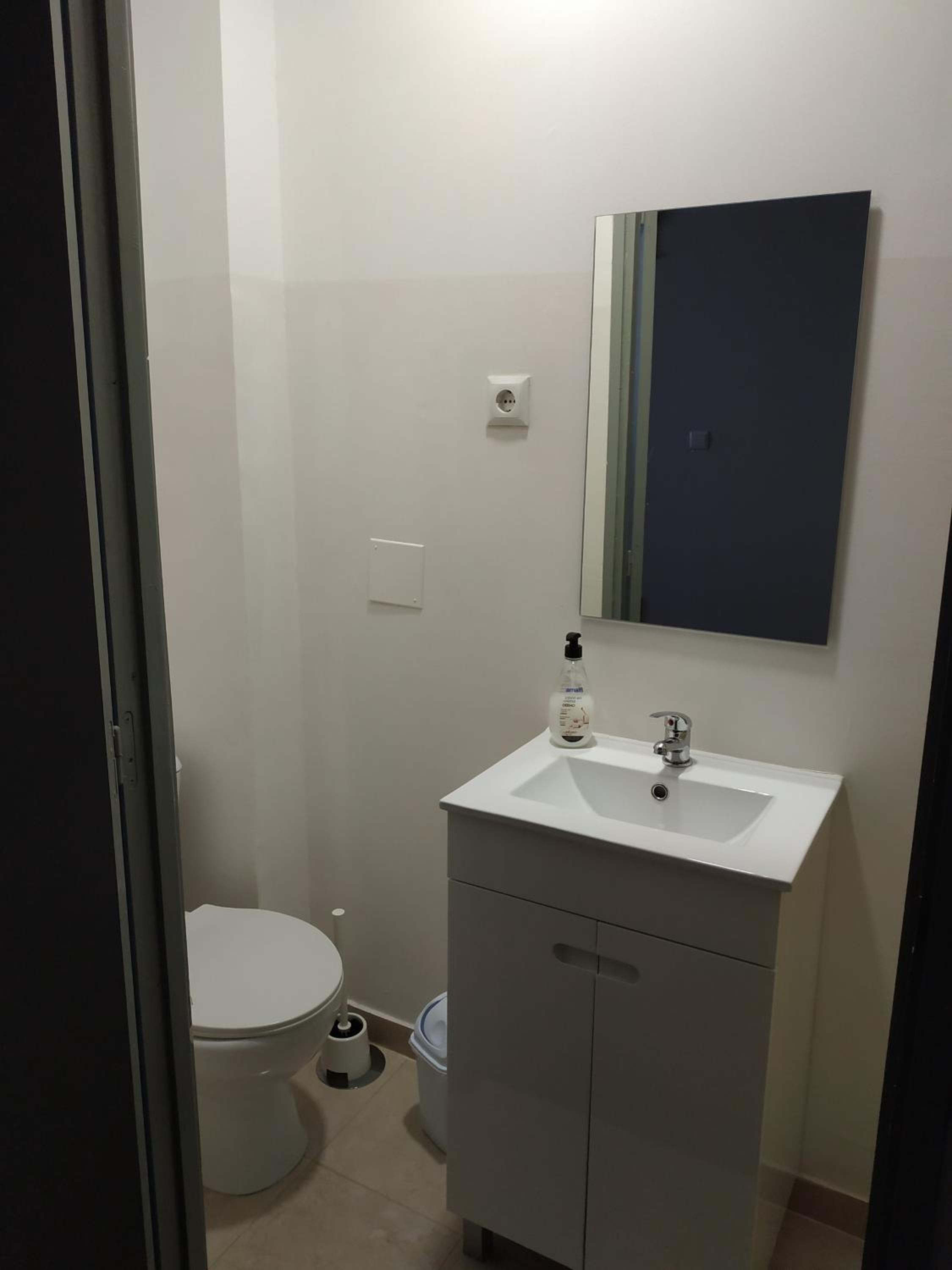 Deluxe Double Room with City View - Photo 7