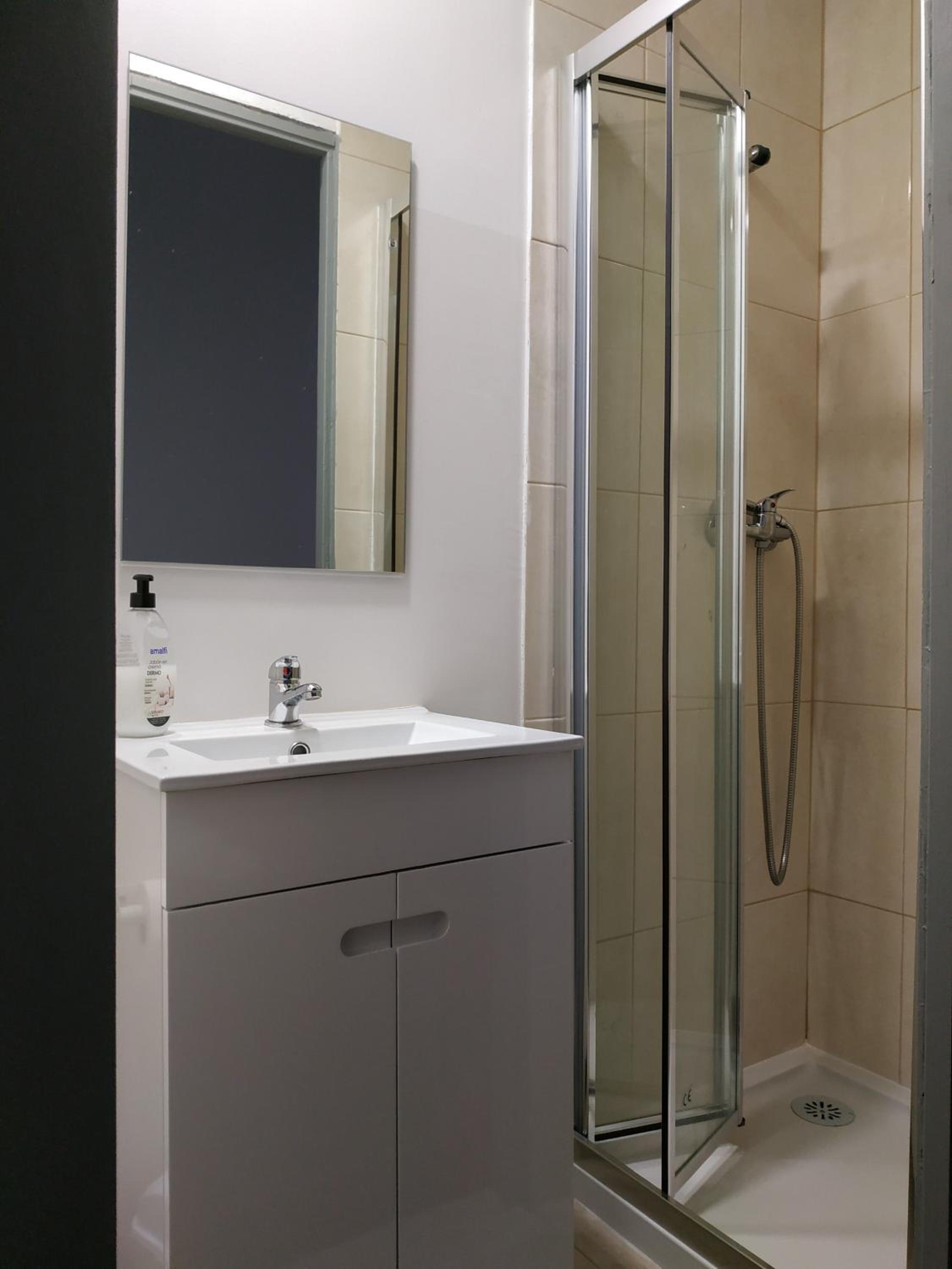 Deluxe Double Room with City View - Photo 6