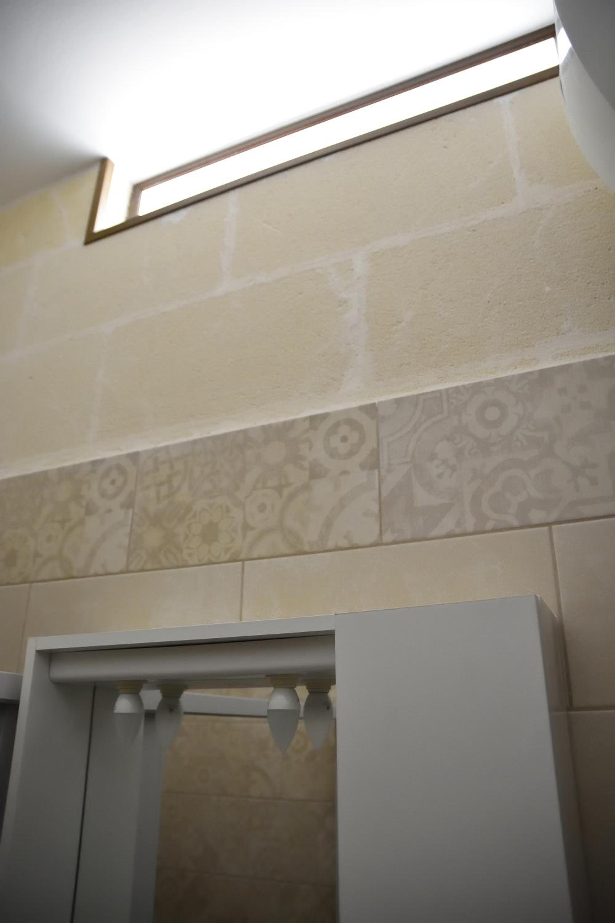 Double Room with Private Bathroom - Photo 10