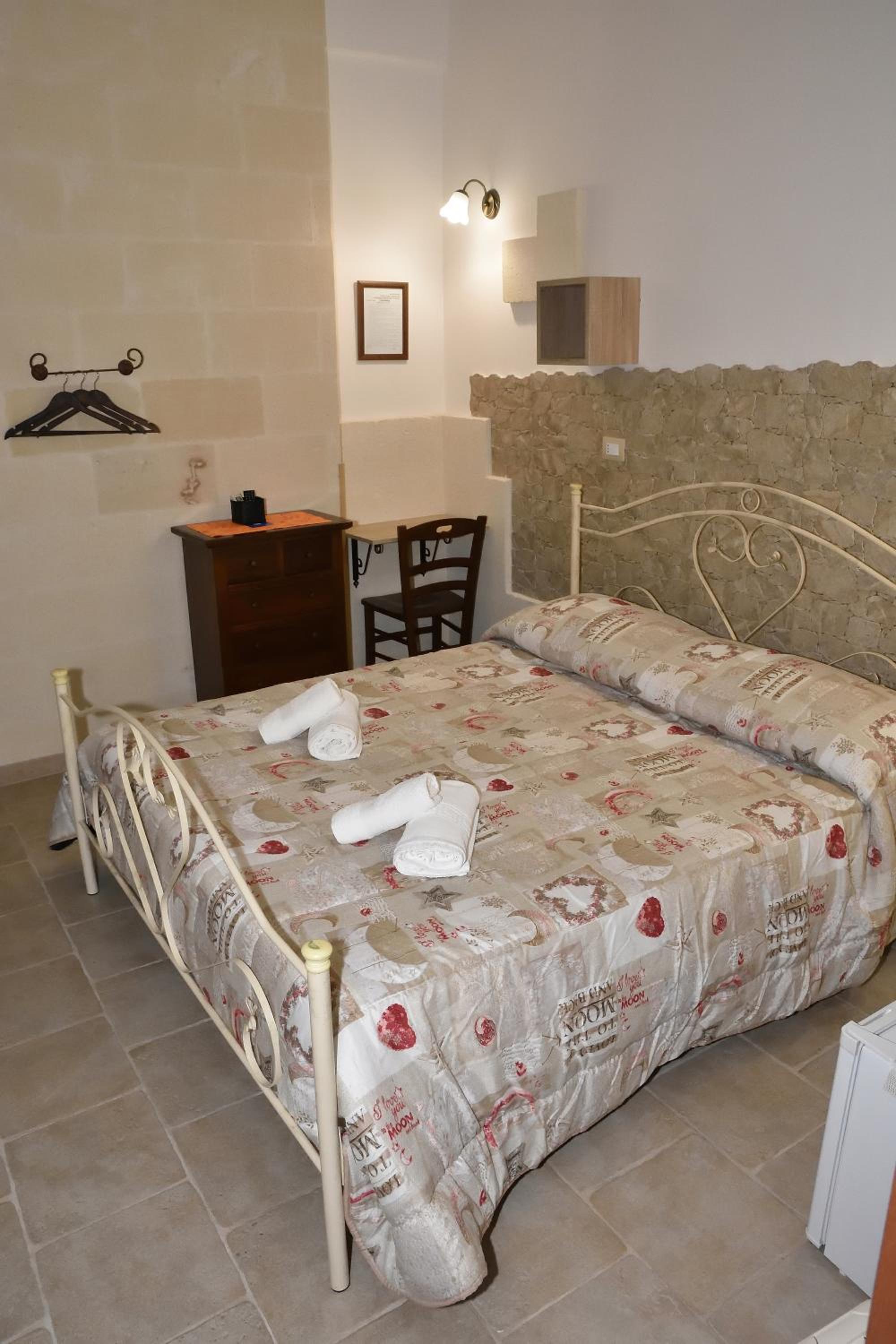 Double Room with Private Bathroom - Photo 1