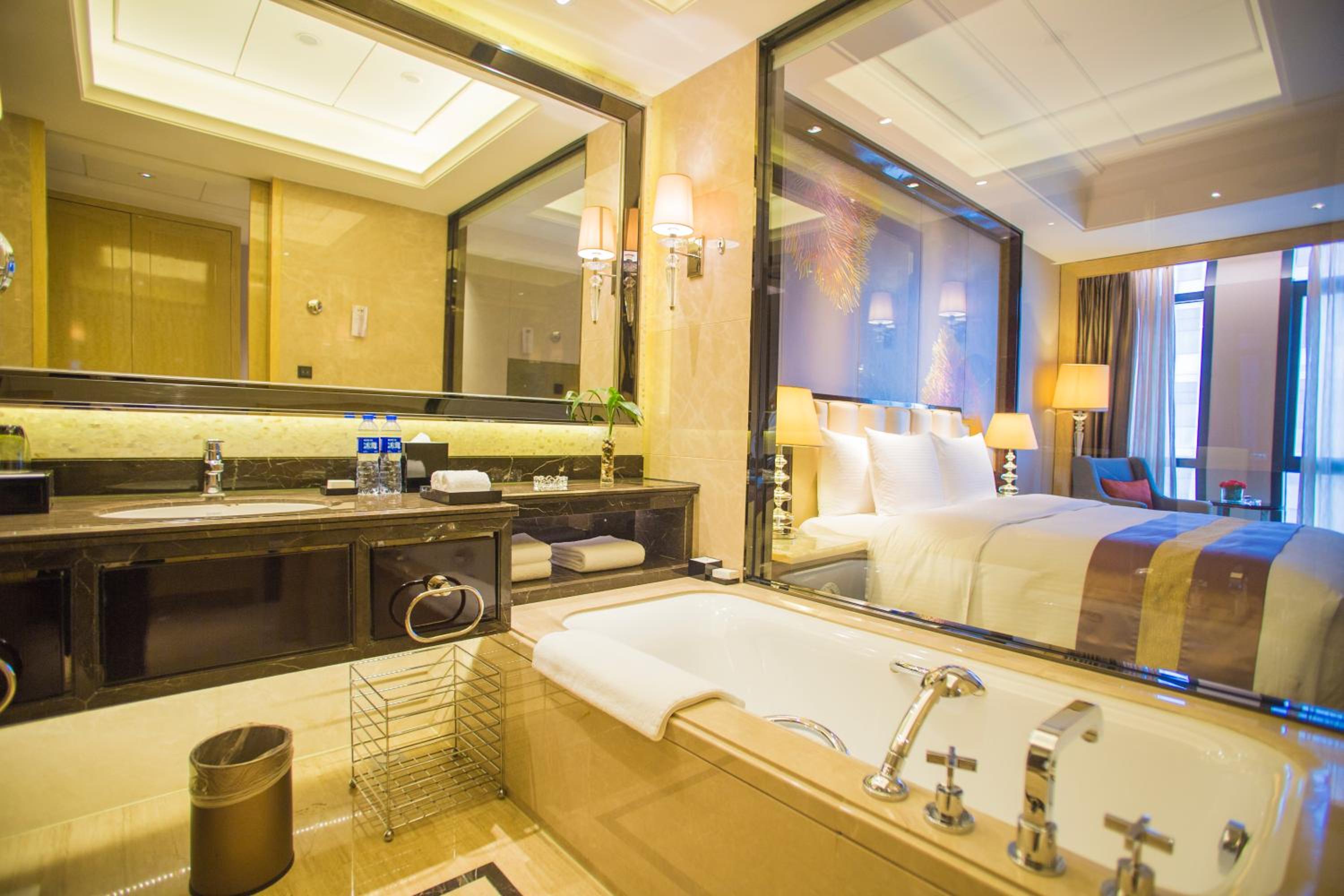 Grand Deluxe Double Room with Lake View photo 1